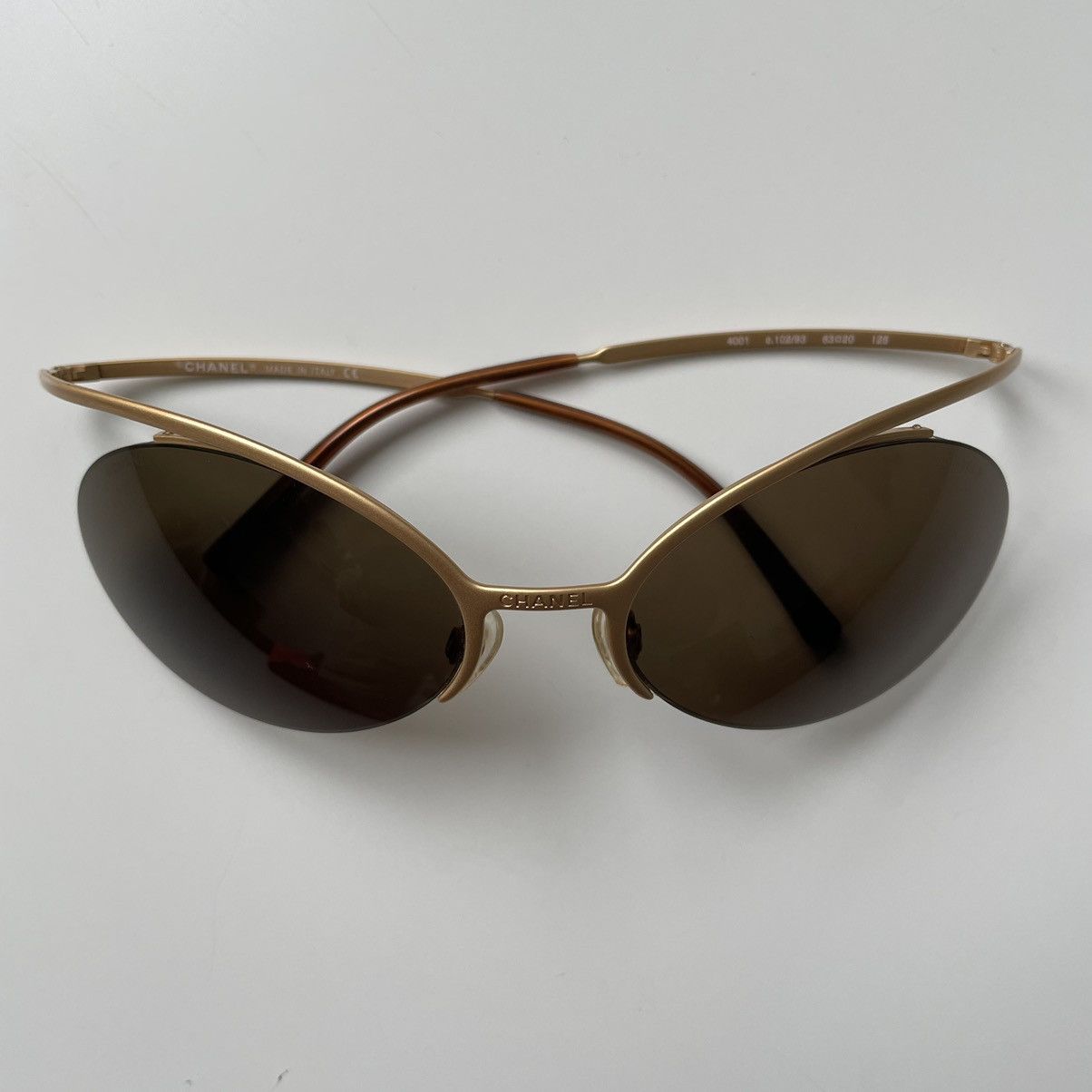 Chanel CHANEL GOLD WIRE LOGO SUNGLASSES Size ONE SIZE - 2 Thumbnail