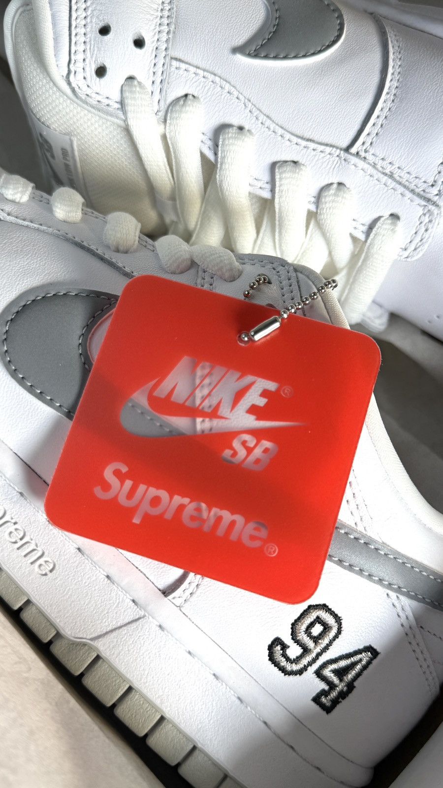 Nike × Supreme Brand New Nike SB Supreme Low Top Dunks White Size US 11 / EU 44 - 11 Thumbnail