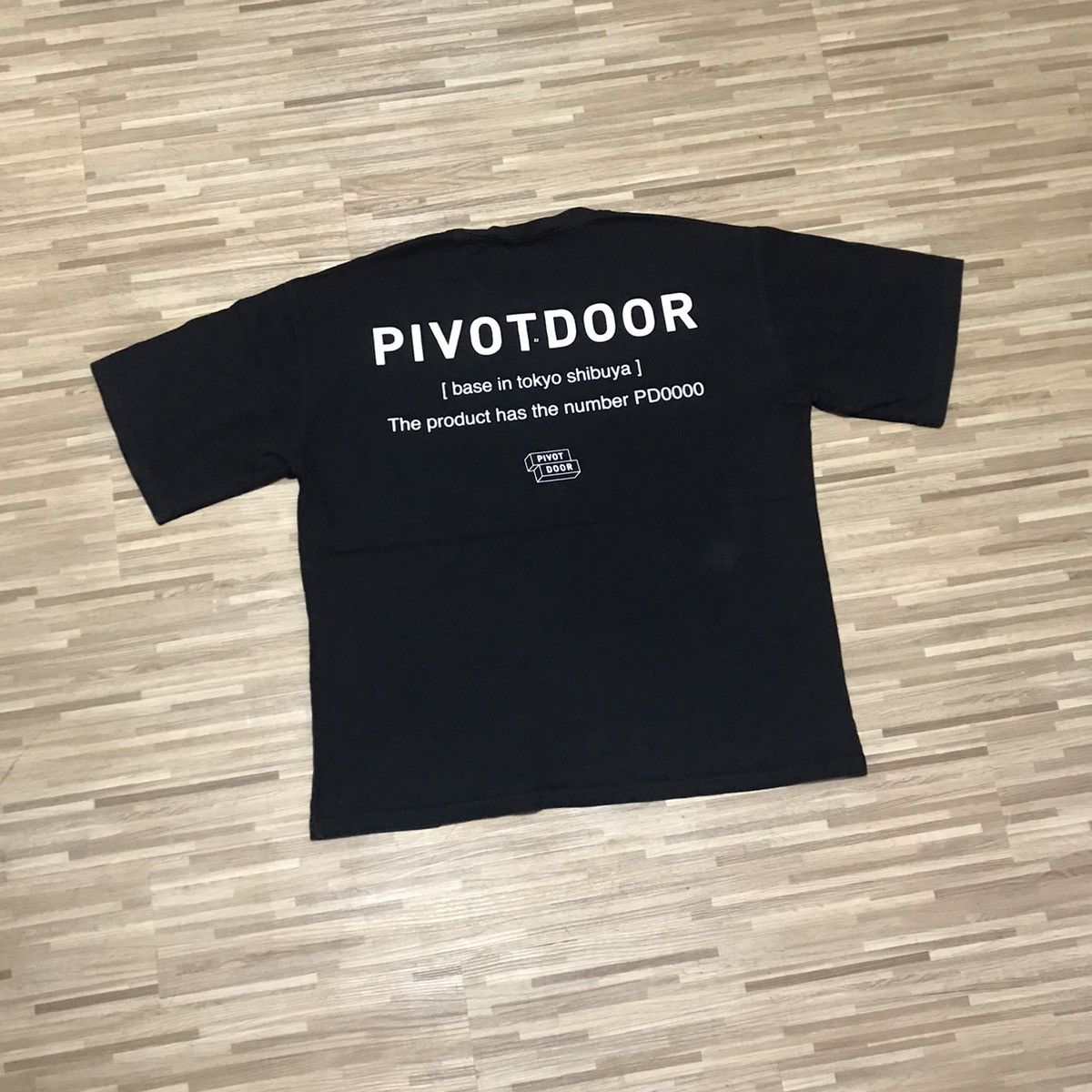PIVOT DOOR BASE IN TOKYO SHIBUYA PRODUCT PD0000 RARE TEE