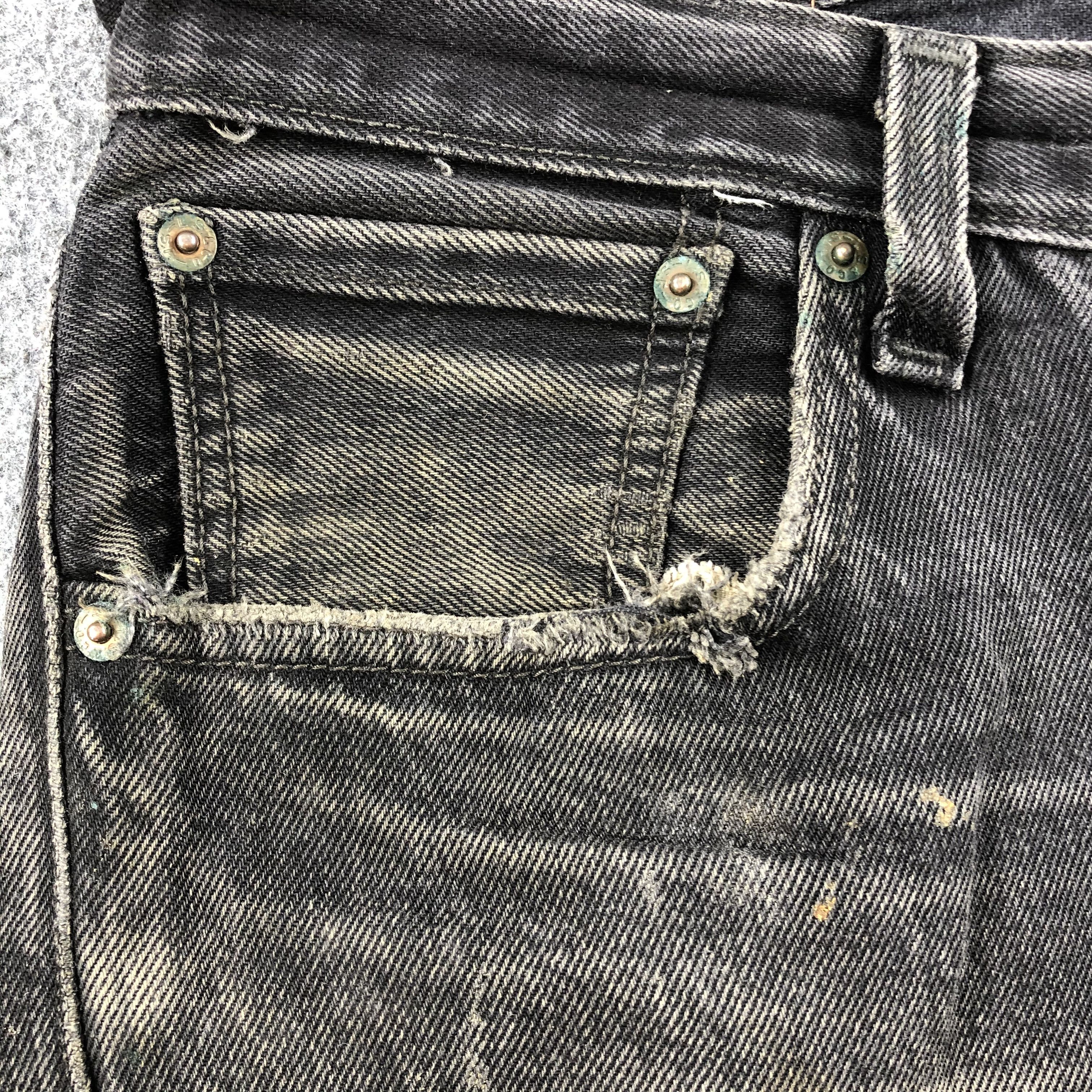 Vintage Ripped Levis 501 Jeans-J1388