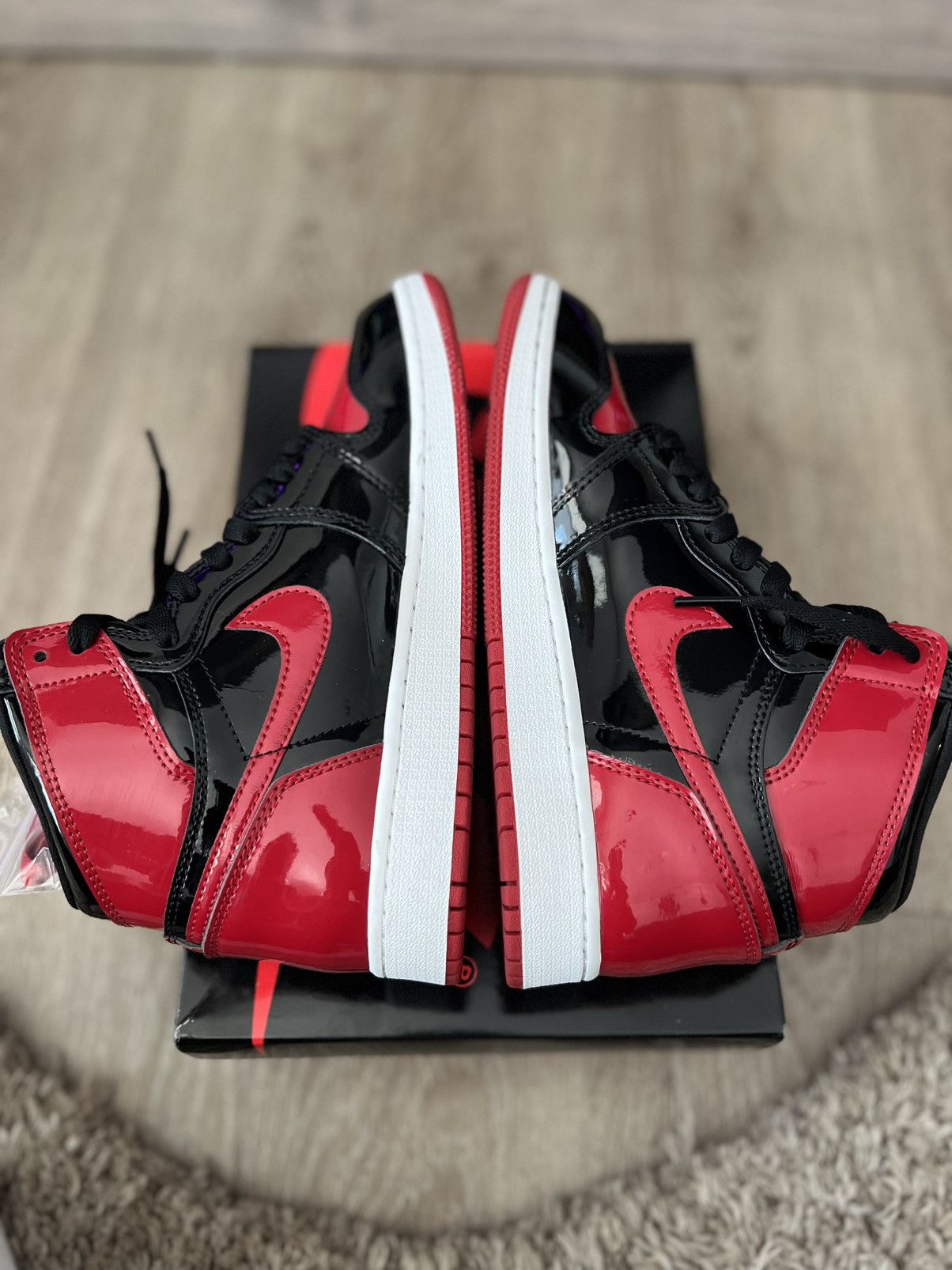 Jordan Brand Air Jordan 1 GS “Patent Bred” Size US 6.5 / EU 39-40 - 5 Thumbnail