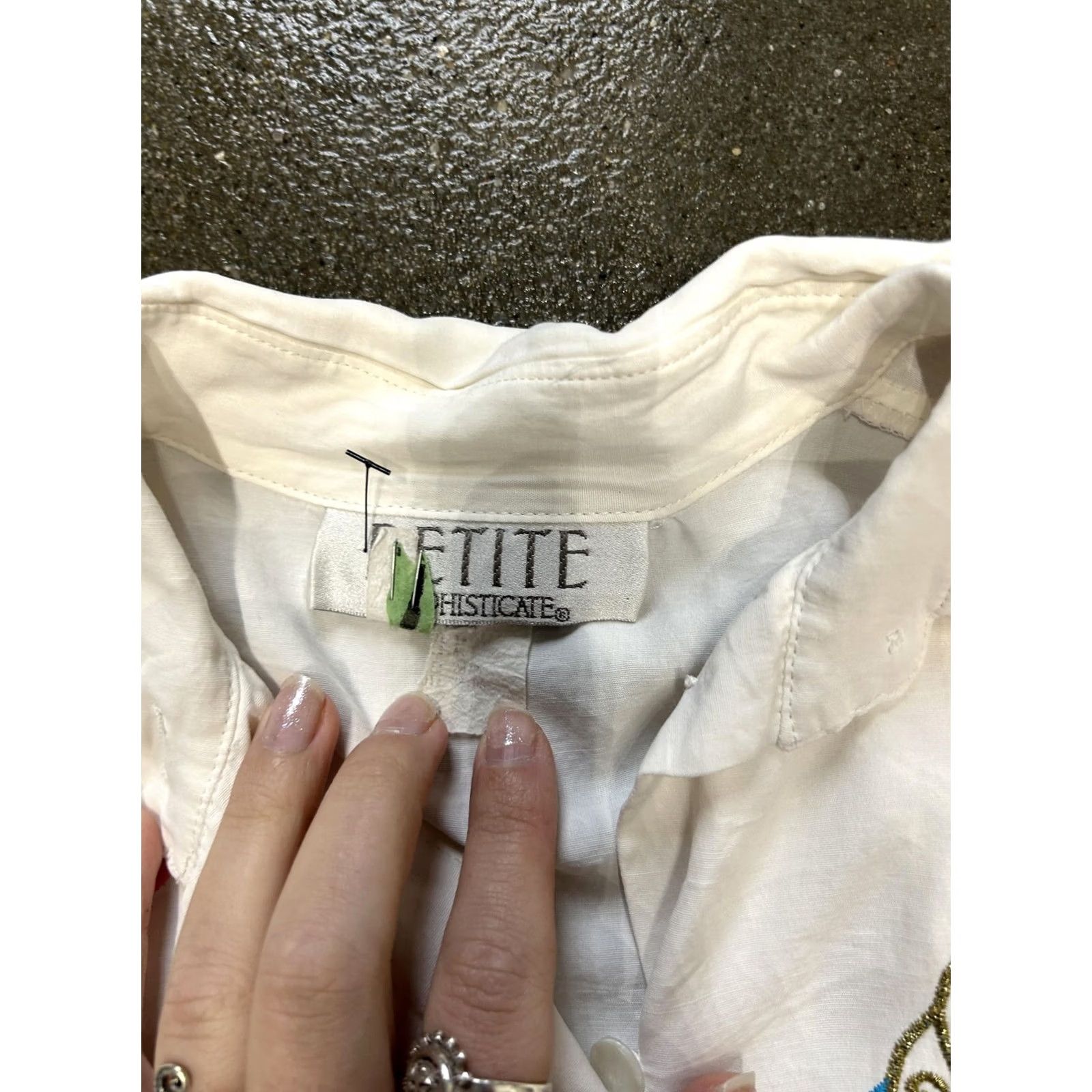 Vintage VINTAGE Petite Sophisticate Shirt Womens Petite Small Embroidered Floral Button Up White Size S / US 4 / IT 40 - 3 Thumbnail