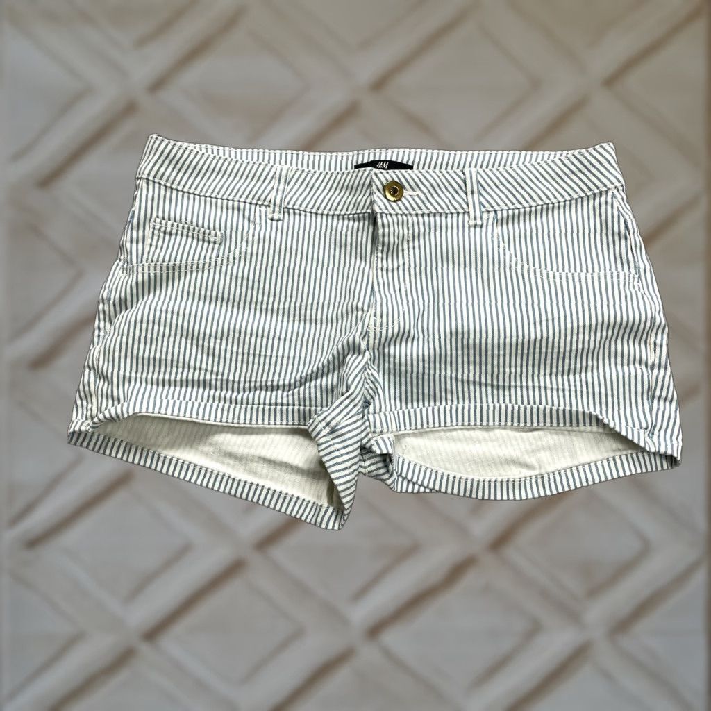 H&M VINTAGE H&M Women’s Bermuda Shorts Casual Cotton Spandex 38 White Blue Striped Mid Rise 30x2 Size 26" / US 2 / IT 38 - 1 Thumbnail
