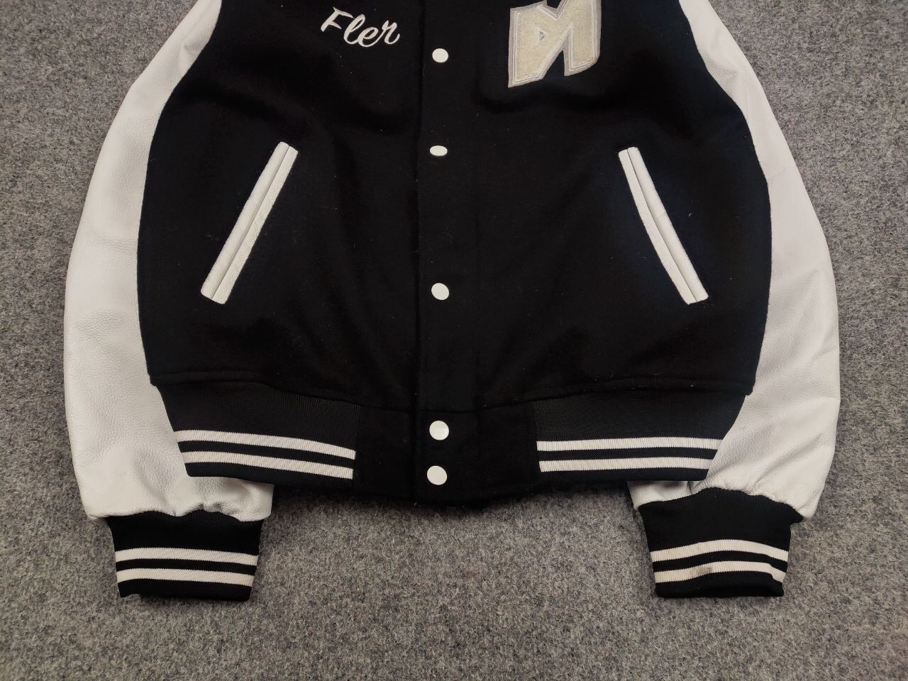 Japanese Brand Vintage 90's Japanese Black White Logo Varsity Bomber Jacket Size US L / EU 52-54 / 3 - 9 Thumbnail