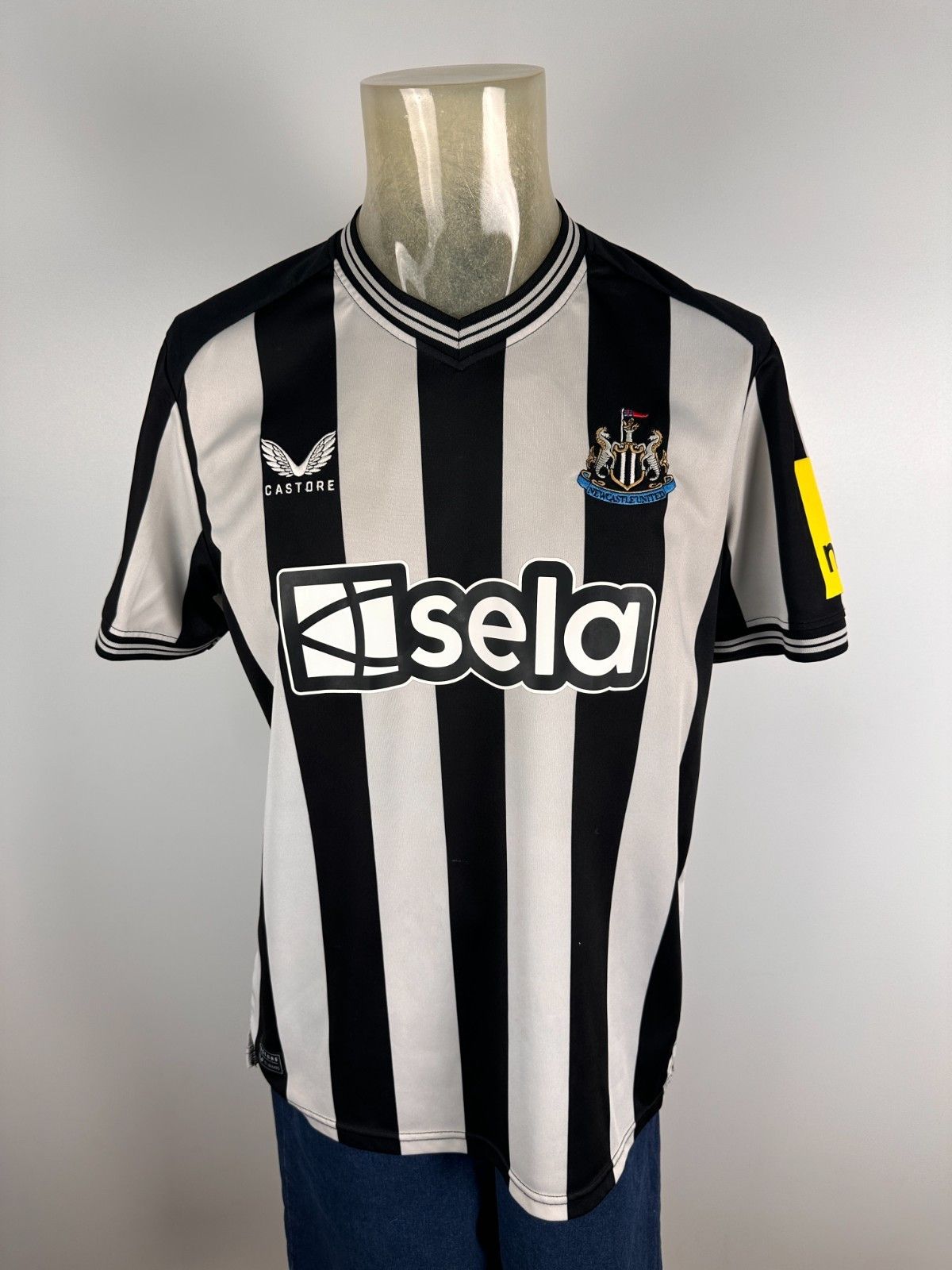 Castore Newcastle 2023 Football Shirt Soccer Jersey #14 Isak Size L Size US L / EU 52-54 / 3 - 5 Thumbnail