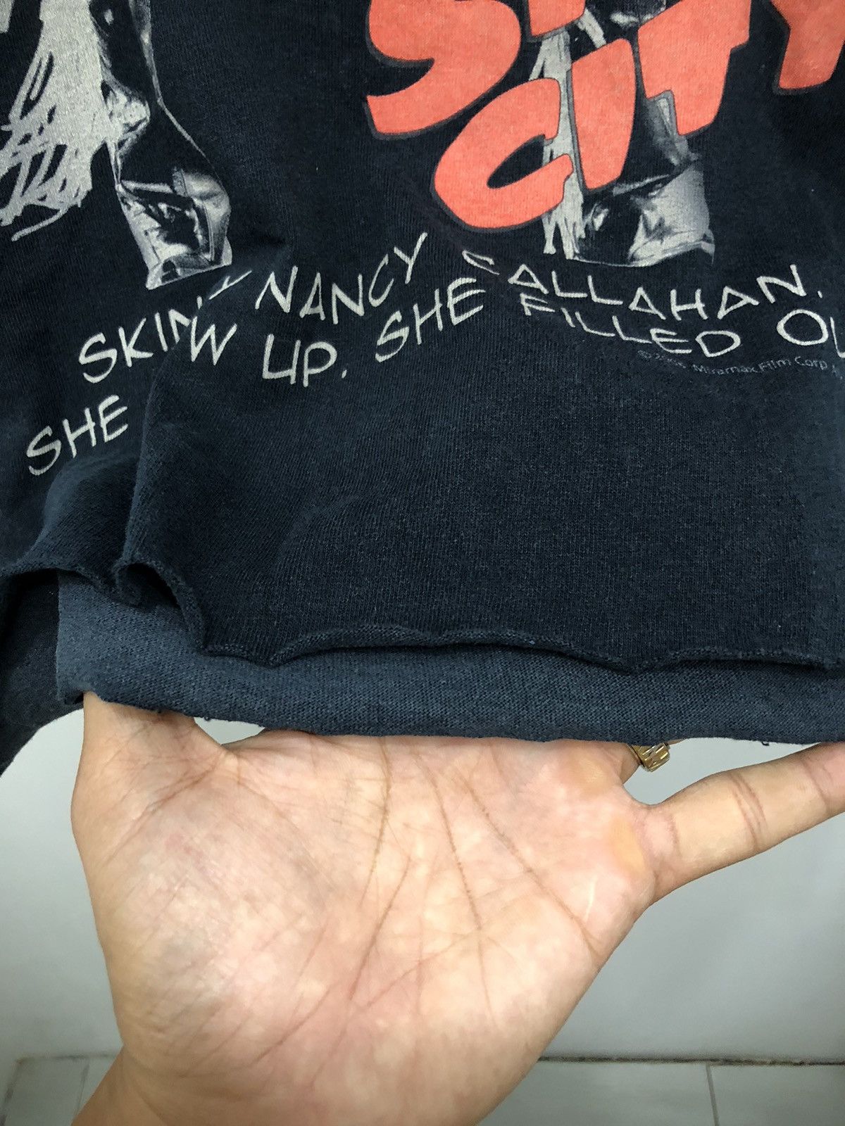 Vintage Sin City ©️2005 Movie Tshirt Miramax Film, Crop Rare & Faded Size US S / EU 44-46 / 1 - 6 Thumbnail