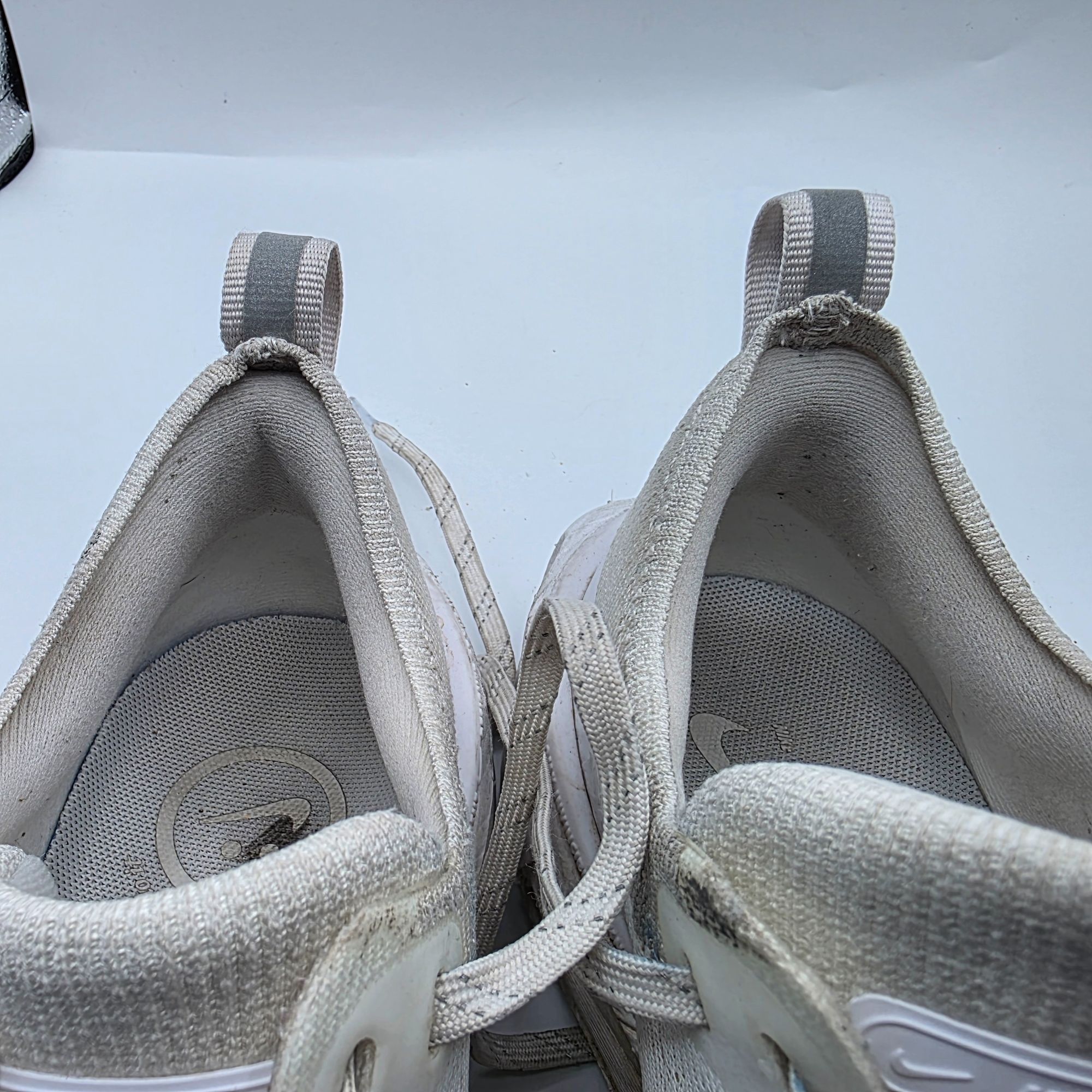Nike Nike ZoomX Invincible Run Fk 3 Womens Size 7 White Photon Du Size US 7 / IT 37 - 9 Thumbnail
