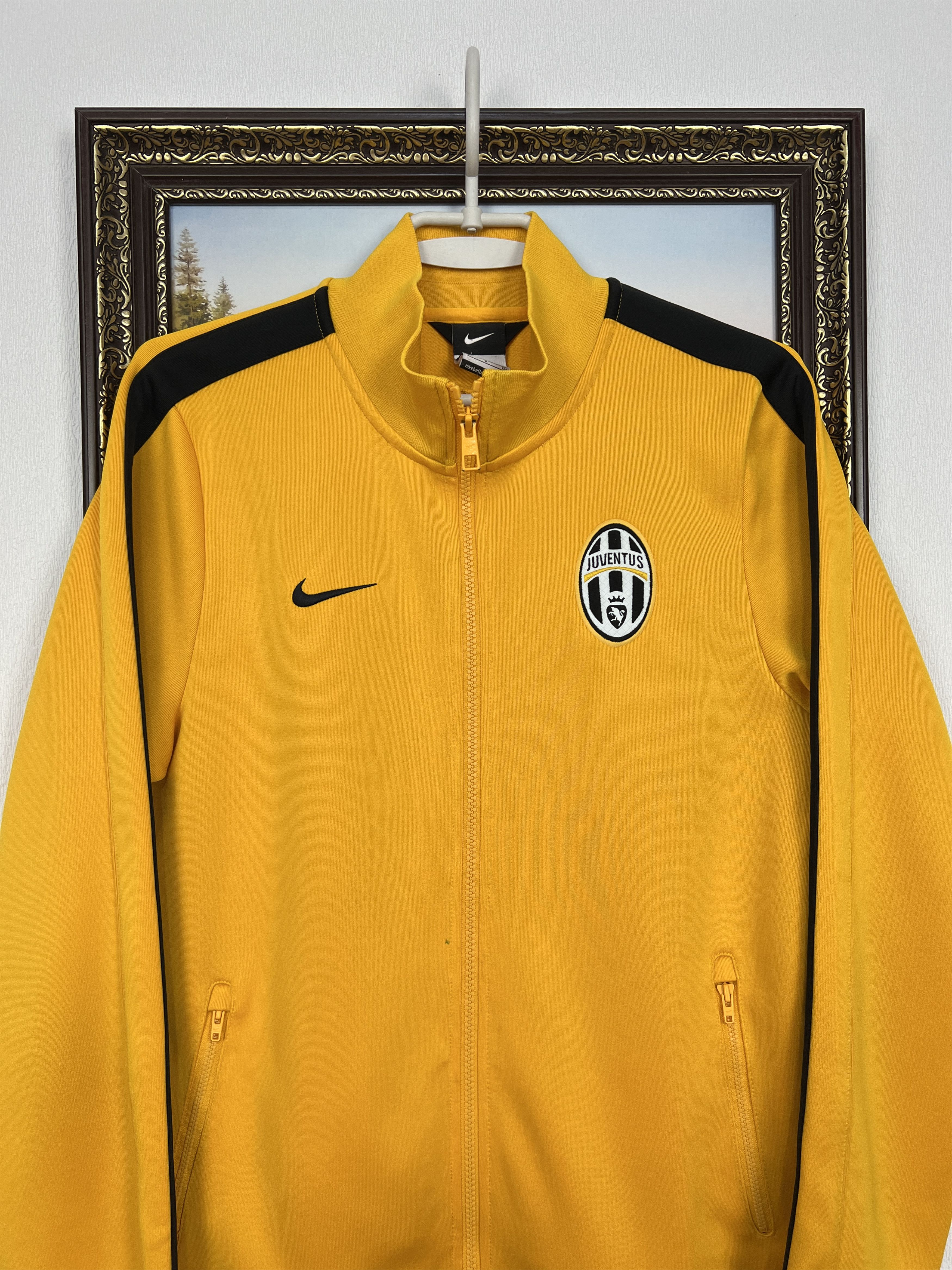 Nike Vintage Nike Juventus Football Jacket Soccer Track Top Mens Size US S / EU 44-46 / 1 - 2 Thumbnail