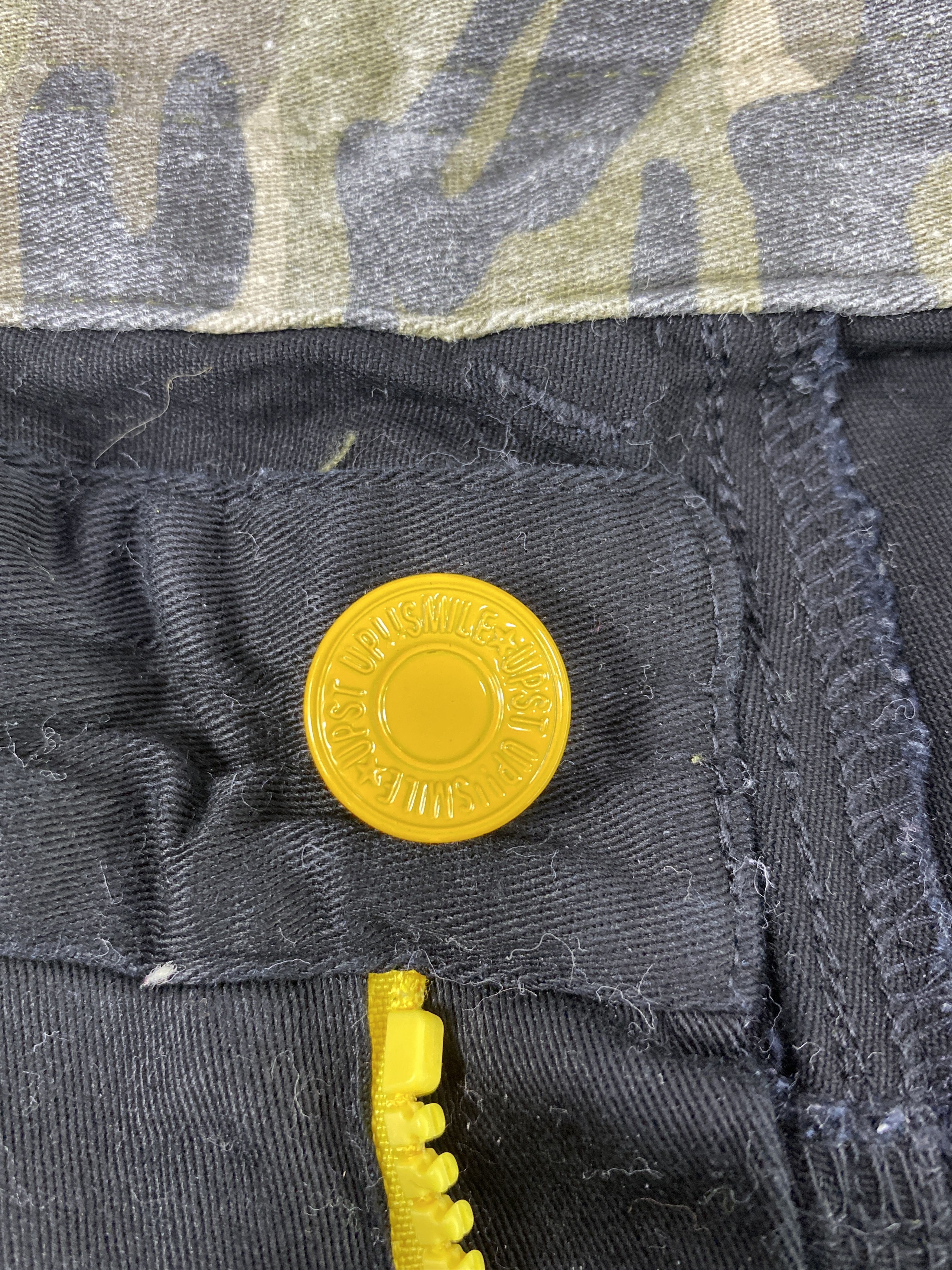 Japanese Brand UP! SMILE MADE IN SMILE 3D Tongue 3 Quarter Shorts -J1109 Size US 31 - 12 Thumbnail
