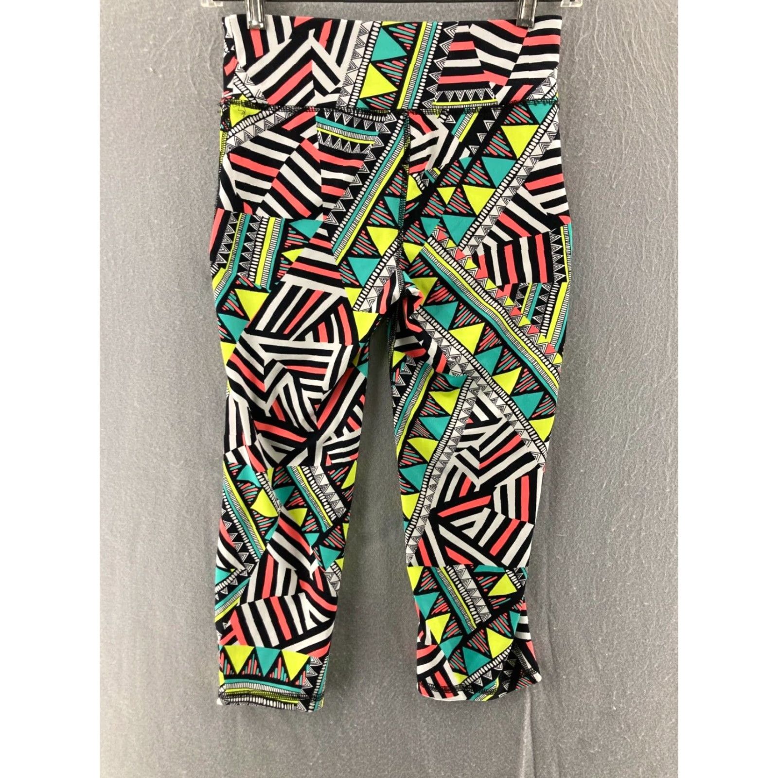 Olive LIVE LOVE DREAM Yoga Pants Womens Small Abstract AOP Capri Pants Size 28" / US 6 / IT 42 - 7 Thumbnail