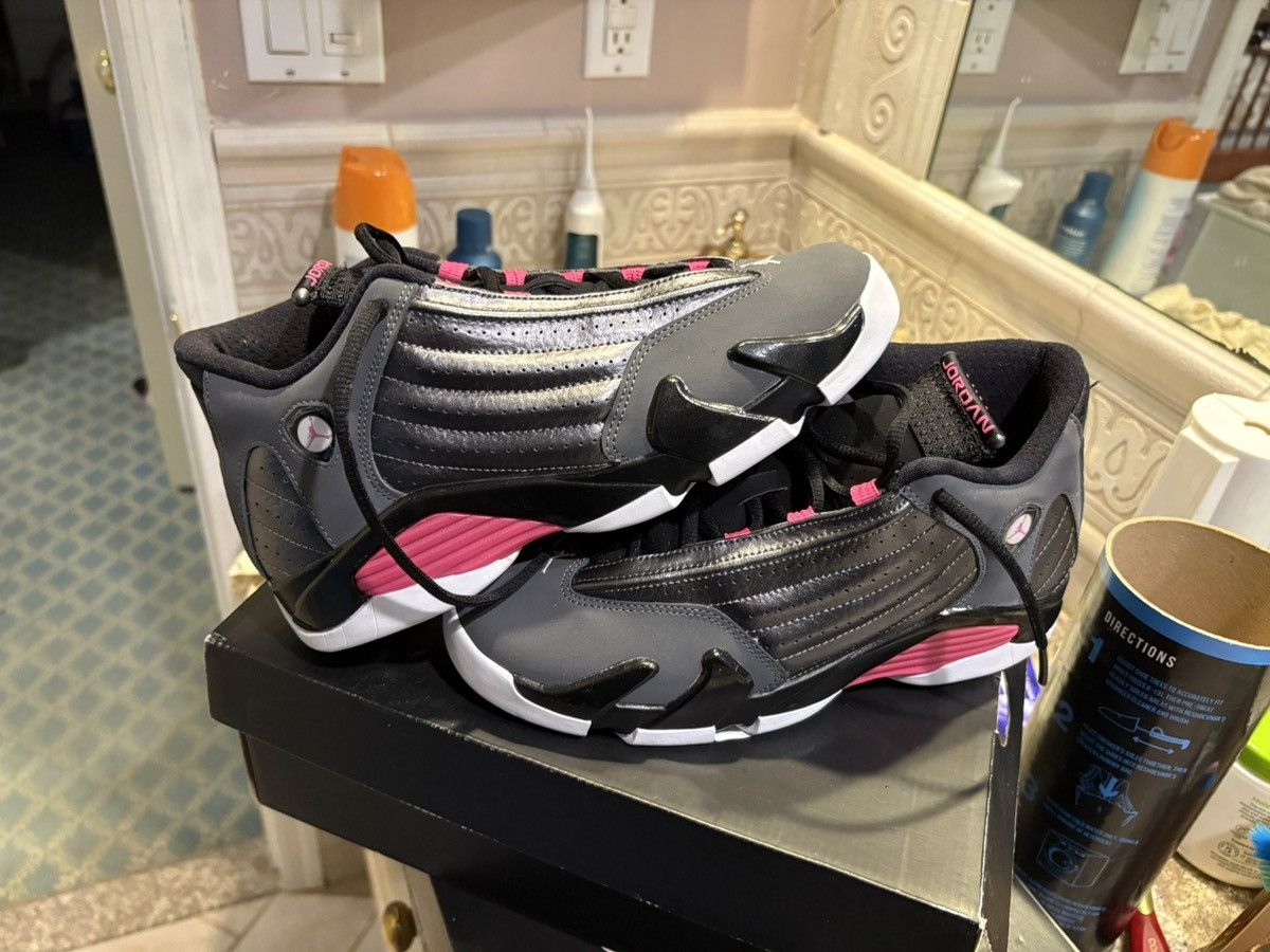 Jordan Brand × Nike Women’s Jordan 14 Retro Metallic Gray Hyper Pink Size US 6.5 / IT 36.5 - 8 Thumbnail