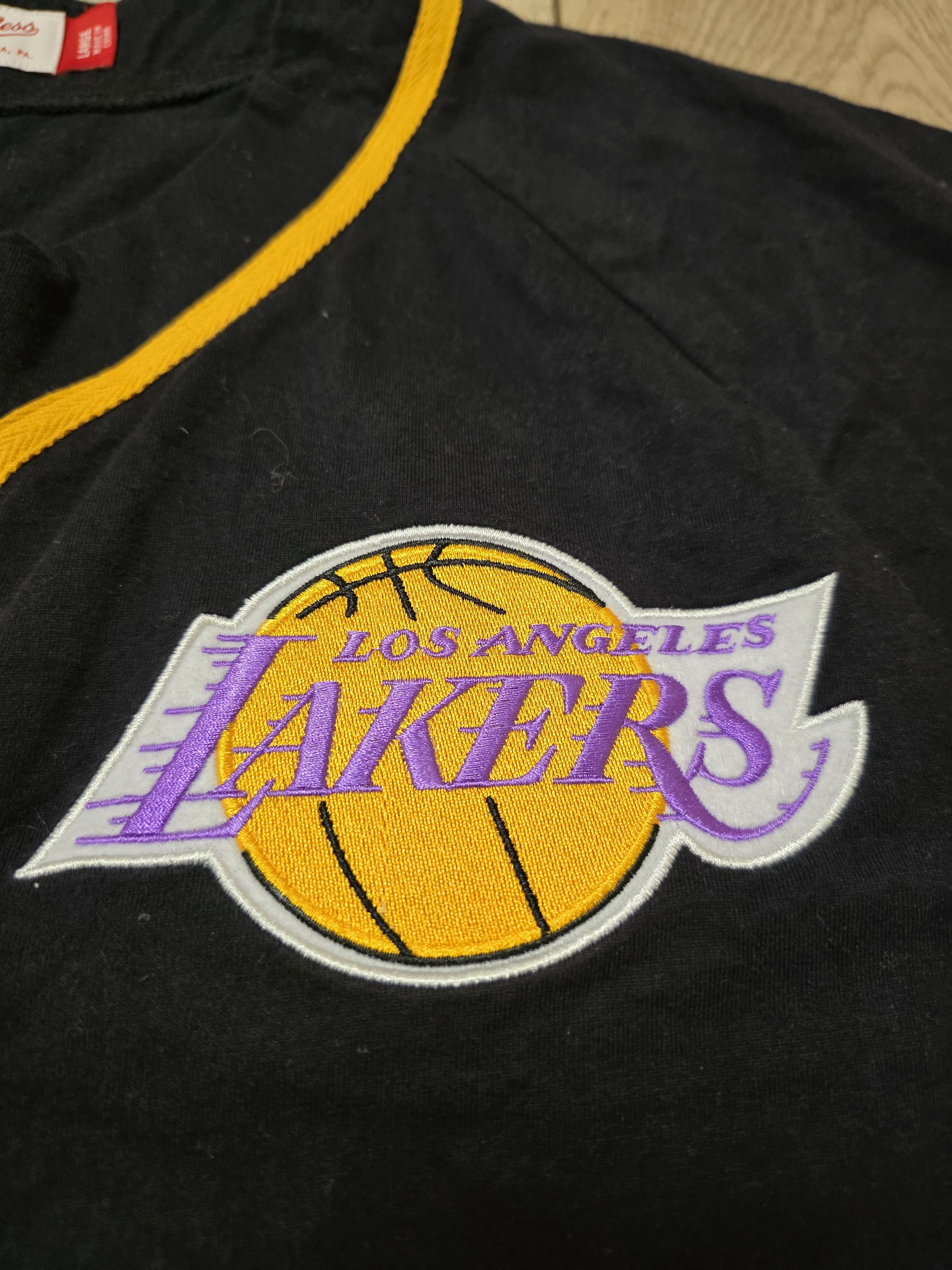 Mitchell & Ness LA LAKERS SHIRT BUTTON BASEBALL SHIRT BLACK BASKETBALL Size US L / EU 52-54 / 3 - 4 Thumbnail