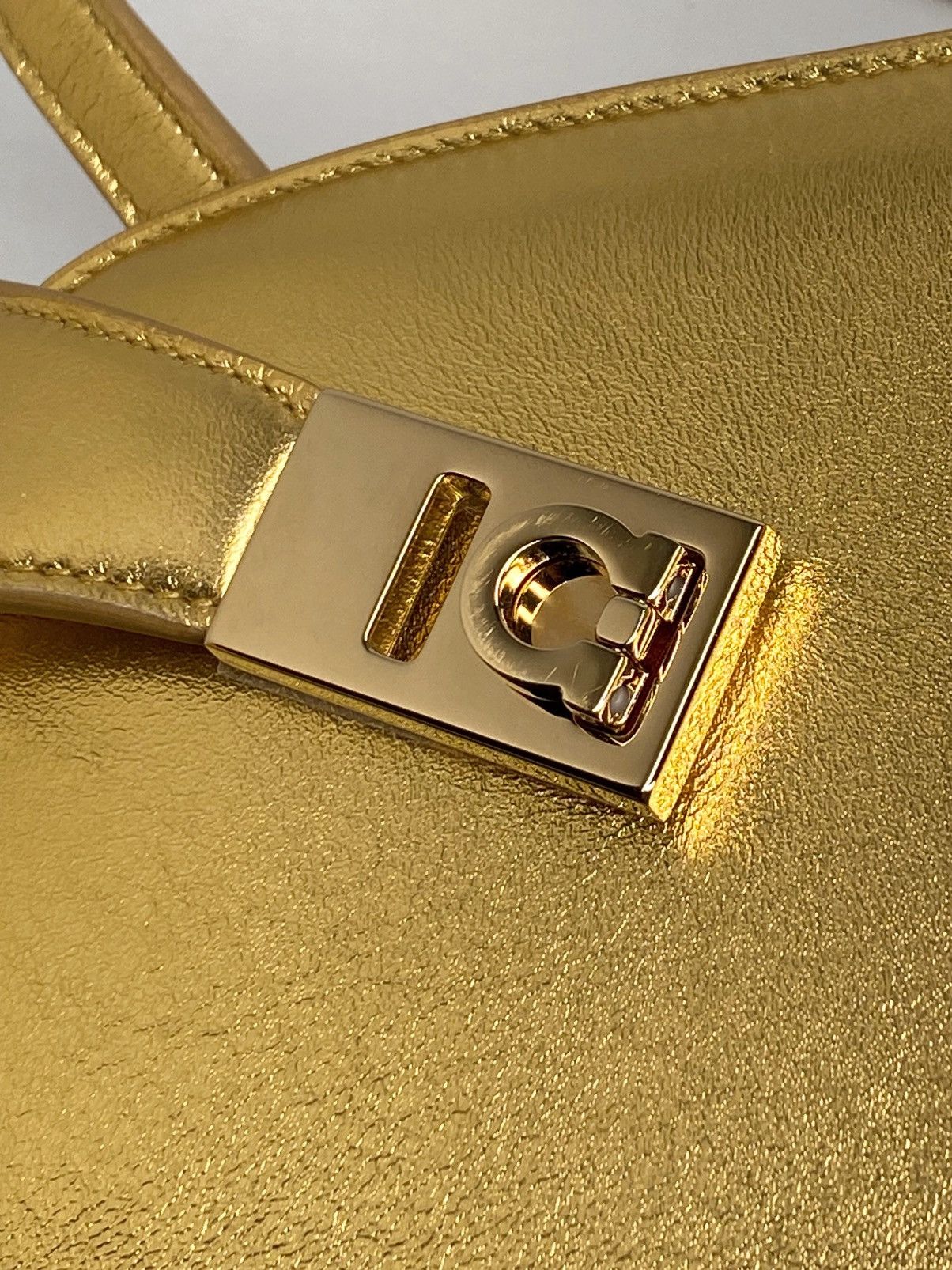 Salvatore Ferragamo Ferragamo Hug Metallic Leather Crossbody Bag Size ONE SIZE - 11 Thumbnail