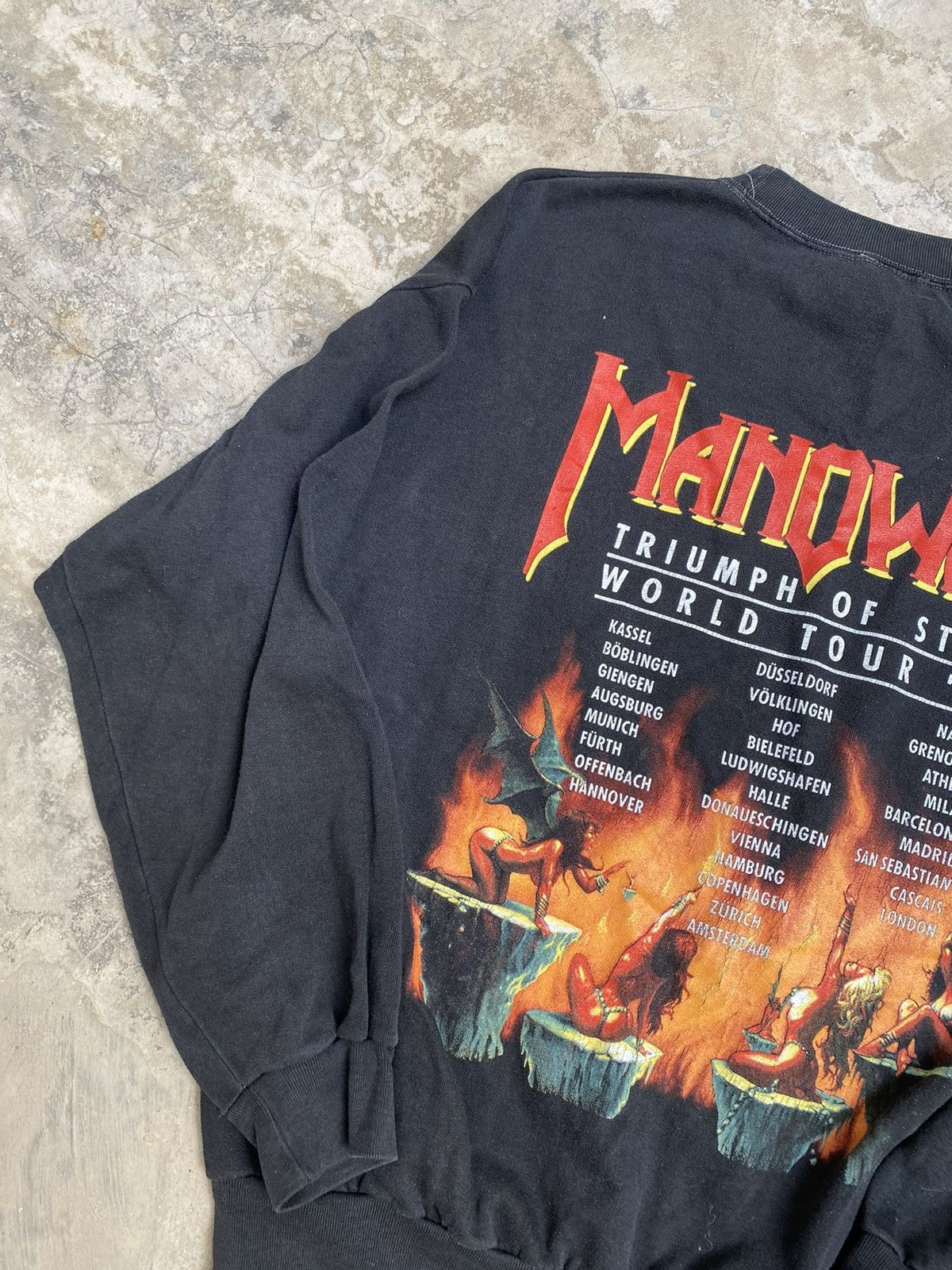 Band Tees × Vintage Vintage 90s Manowar Kings Of Metal Tour Sweatshirt MEGA RARE Size US L / EU 52-54 / 3 - 8 Thumbnail