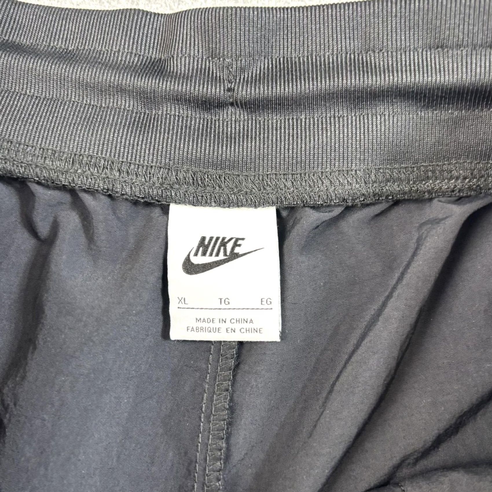 Nike Nike High Waist Curve Pants Women XL Black Ankle Cropped Jogger Comfy Athleisure Size 40" / US 18 - 3 Thumbnail