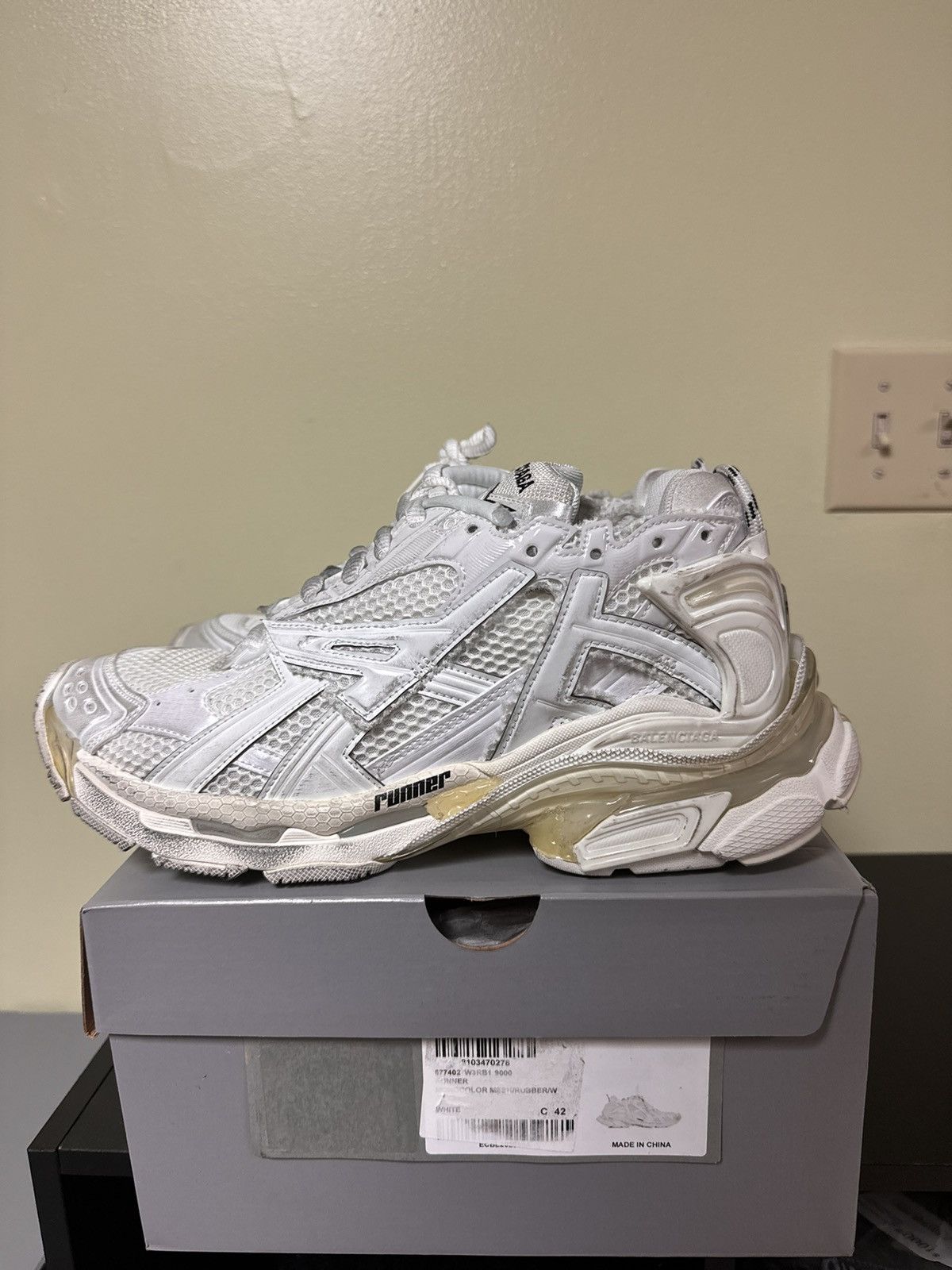Balenciaga Balenciaga White Runner 42 Size US 9 / EU 42 - 1 Thumbnail