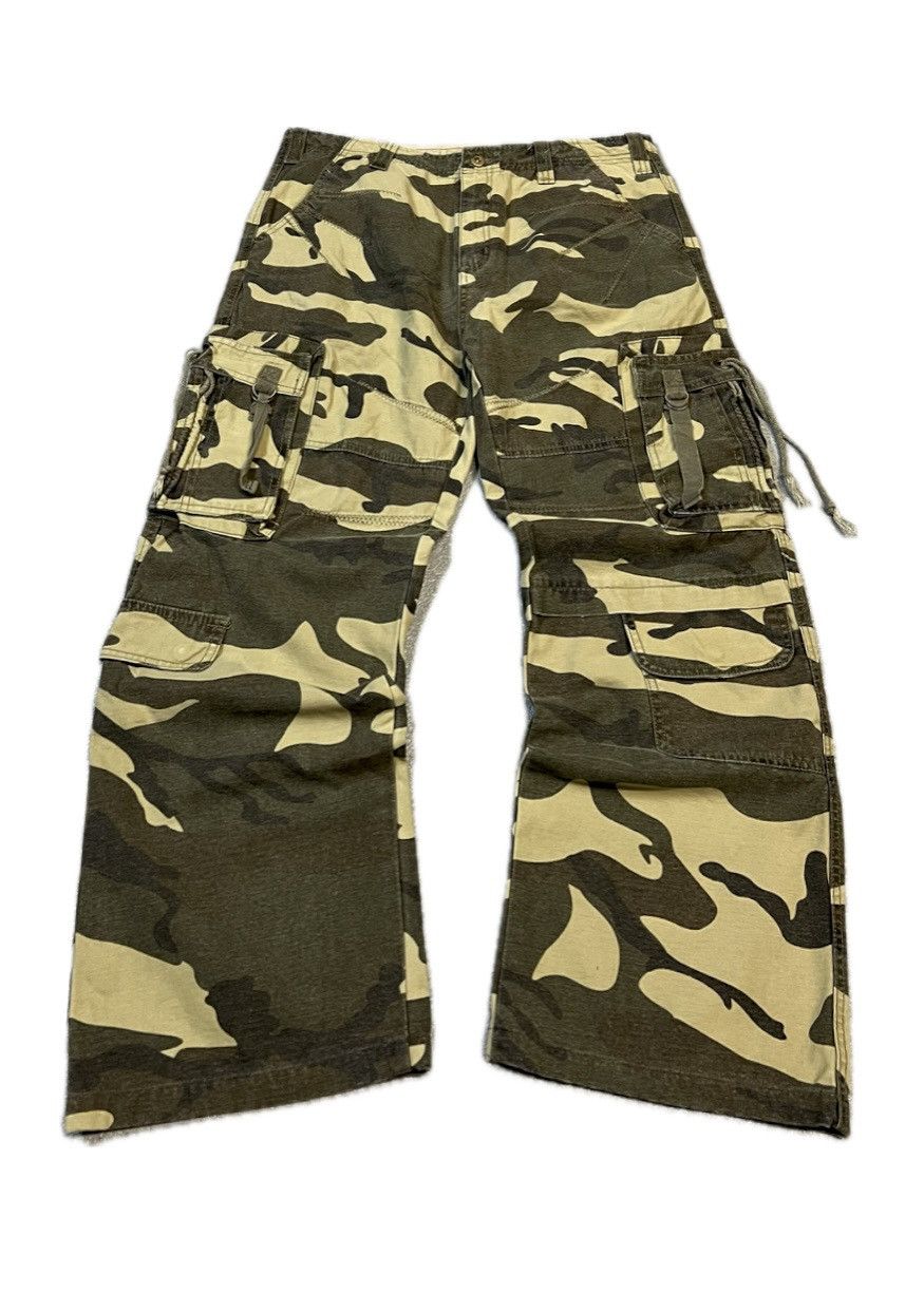 Japanese Brand Vintage baggy wide-leg camouflage multi-pocket cargo pants. Size US 36 / EU 52 - 1 Thumbnail