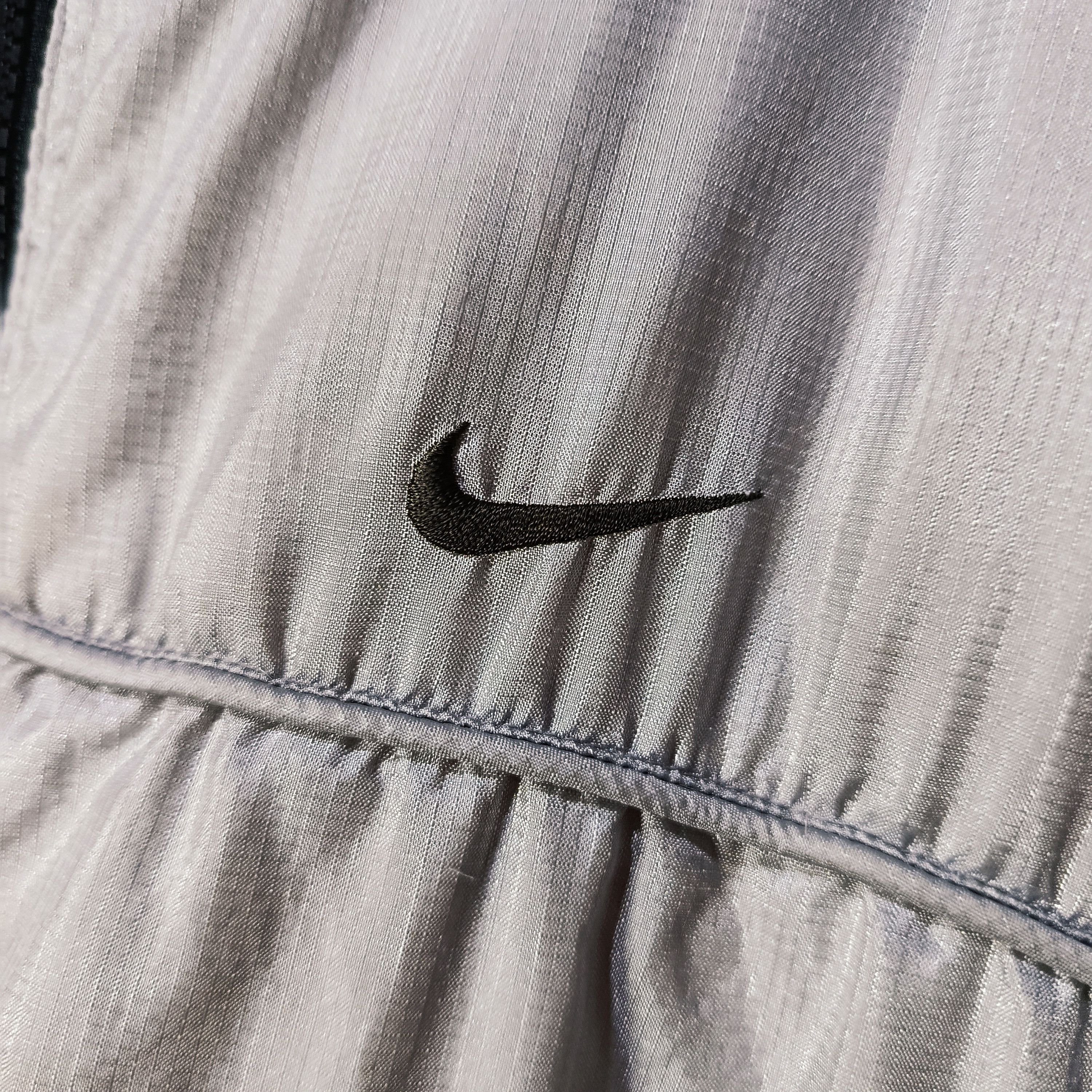 Nike Nike Metallic Silver Vintage Puffer Jacket Y2K Size US L / EU 52-54 / 3 - 5 Thumbnail