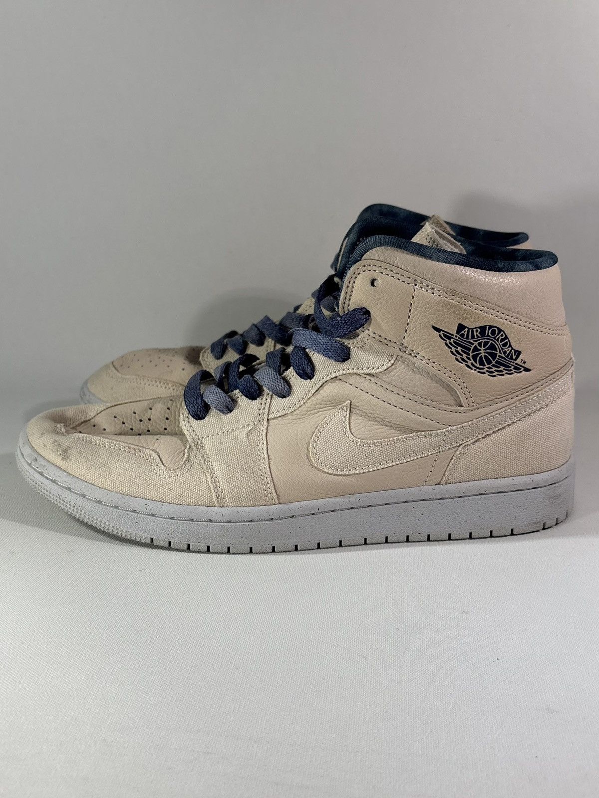 Jordan Brand Nike Air Jordan 1 Mid SE Sanddrift Women's Sneakers Size 9 Size US 9 / IT 39 - 3 Thumbnail