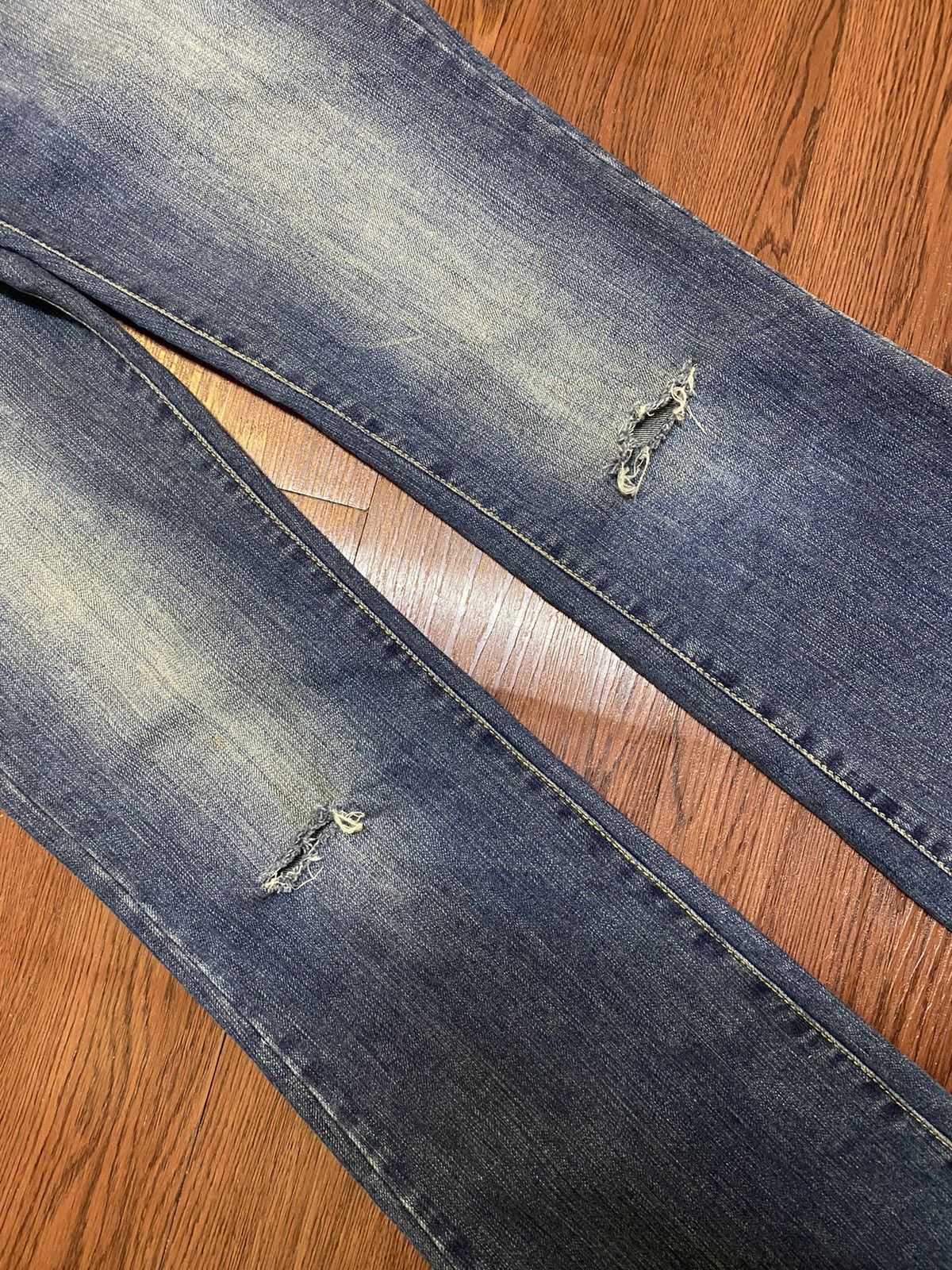 Japanese Brand Vintage Japanese Blue Wash Distressed Denim Flare Jeans Size US 31 - 7 Thumbnail
