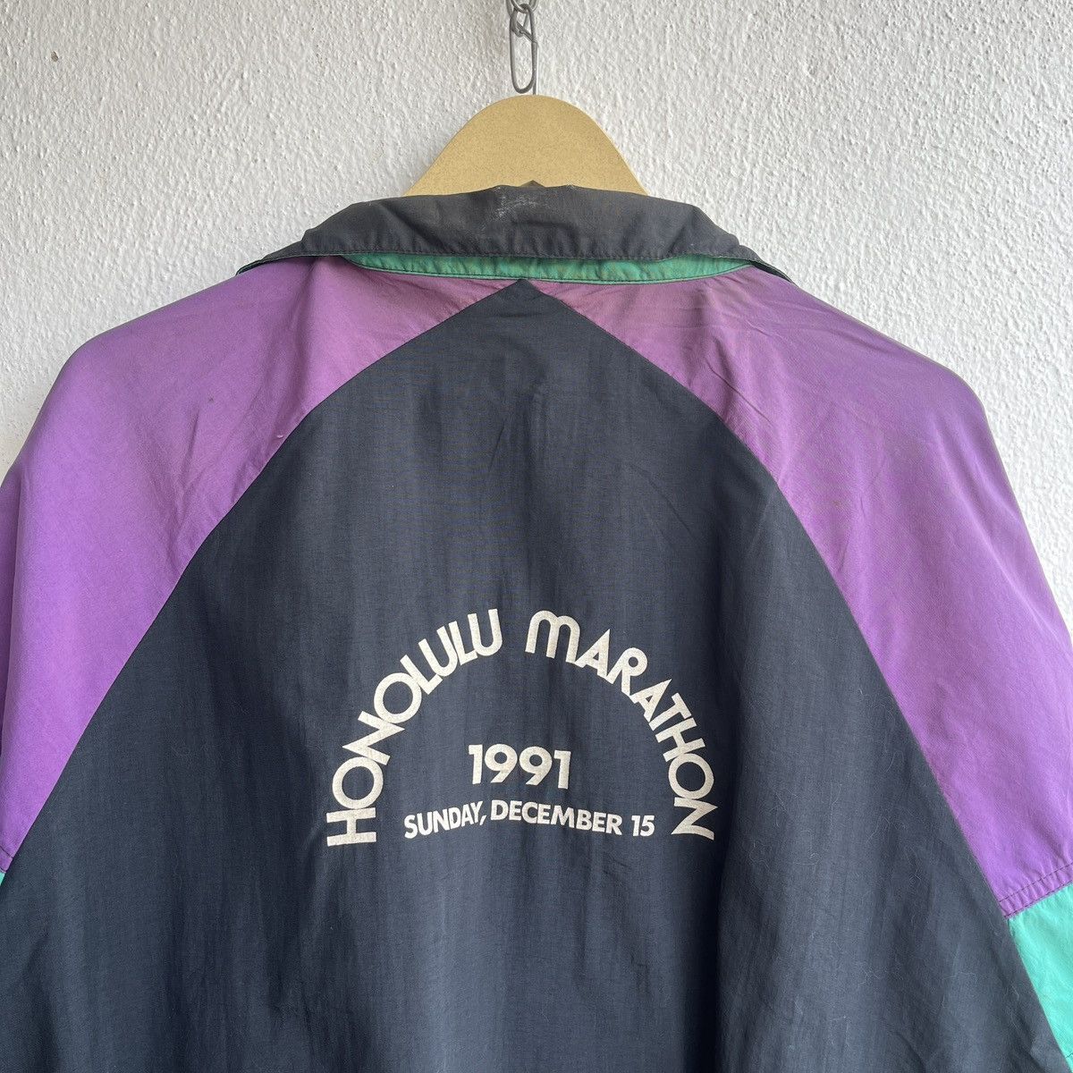 Vintage VINTAGE 1991 HONOLULU MARATHON MAYORS WALK LIGHT JACKET Size US L / EU 52-54 / 3 - 19 Thumbnail