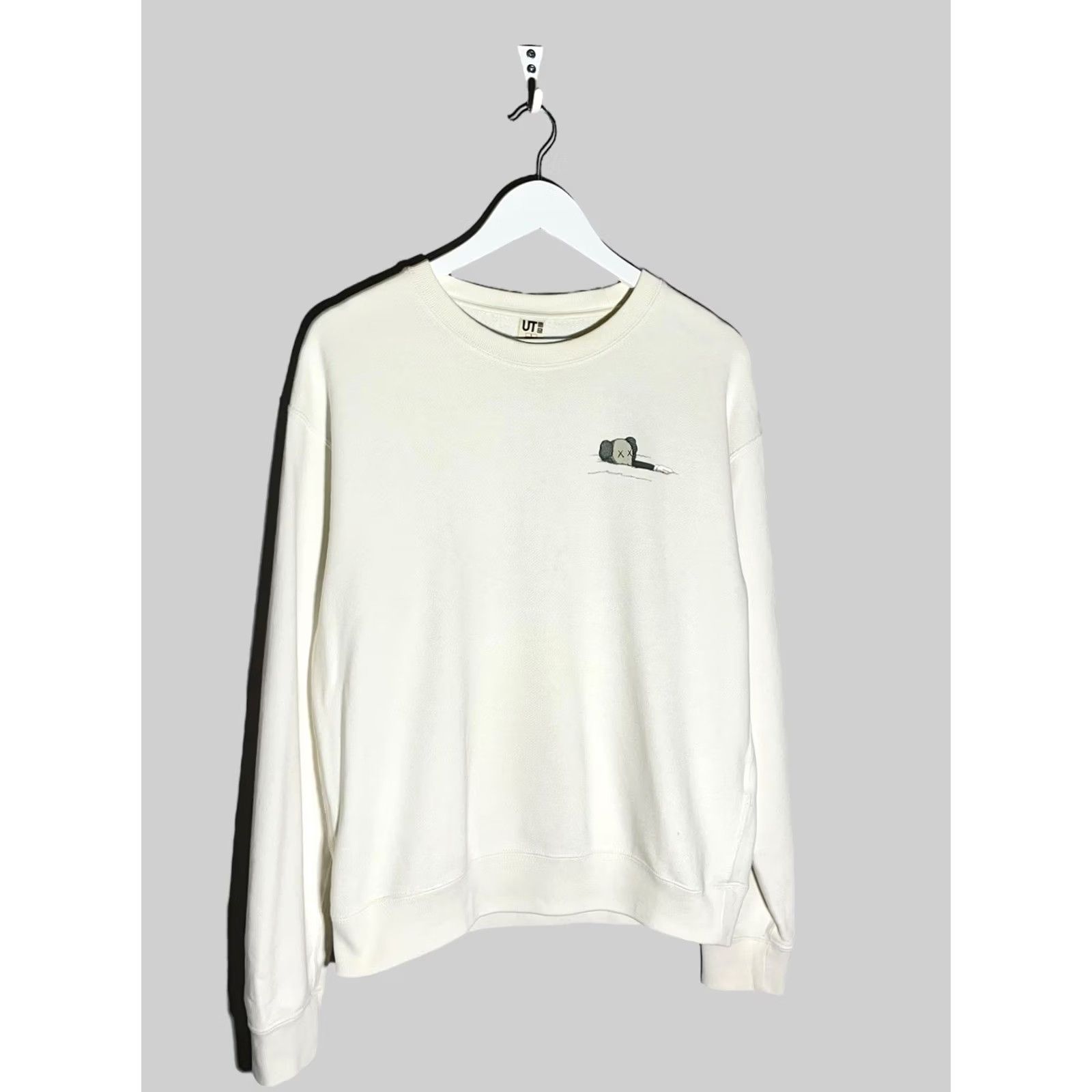 Uniqlo KAWS UNIQLO Graphic Sweatshirt Pullover White Small Men Regular Crew Neck Long Sleeve Cotton Polyester Logo Print Vintage No Size US S / EU 44-46 / 1 - 3 Thumbnail