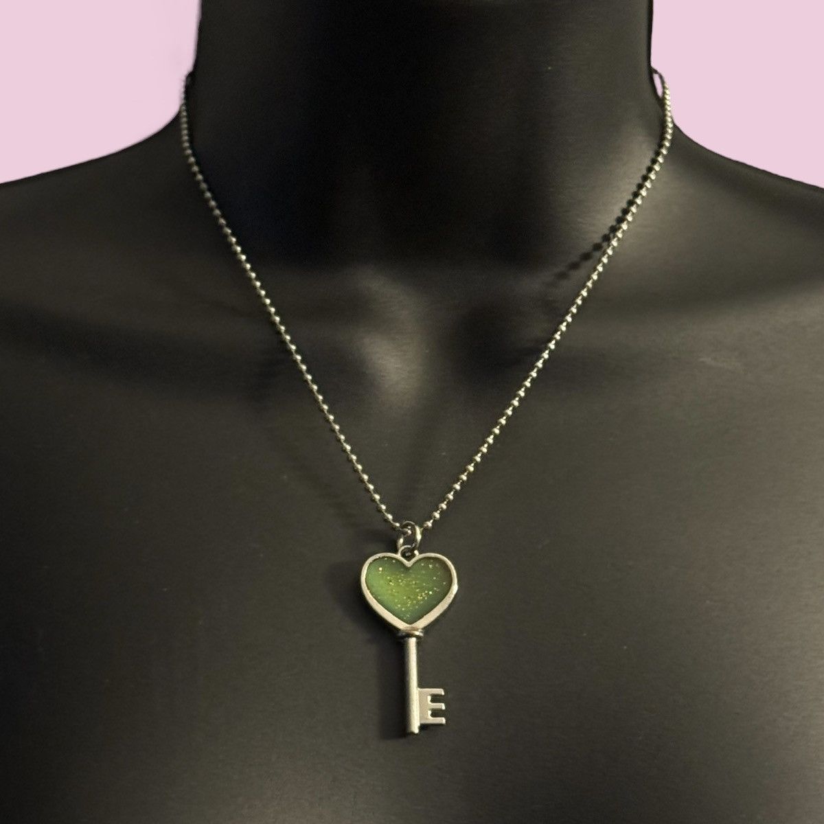 Other Silver color changing heart skeleton key pendant necklace Size ONE SIZE - 1 Thumbnail