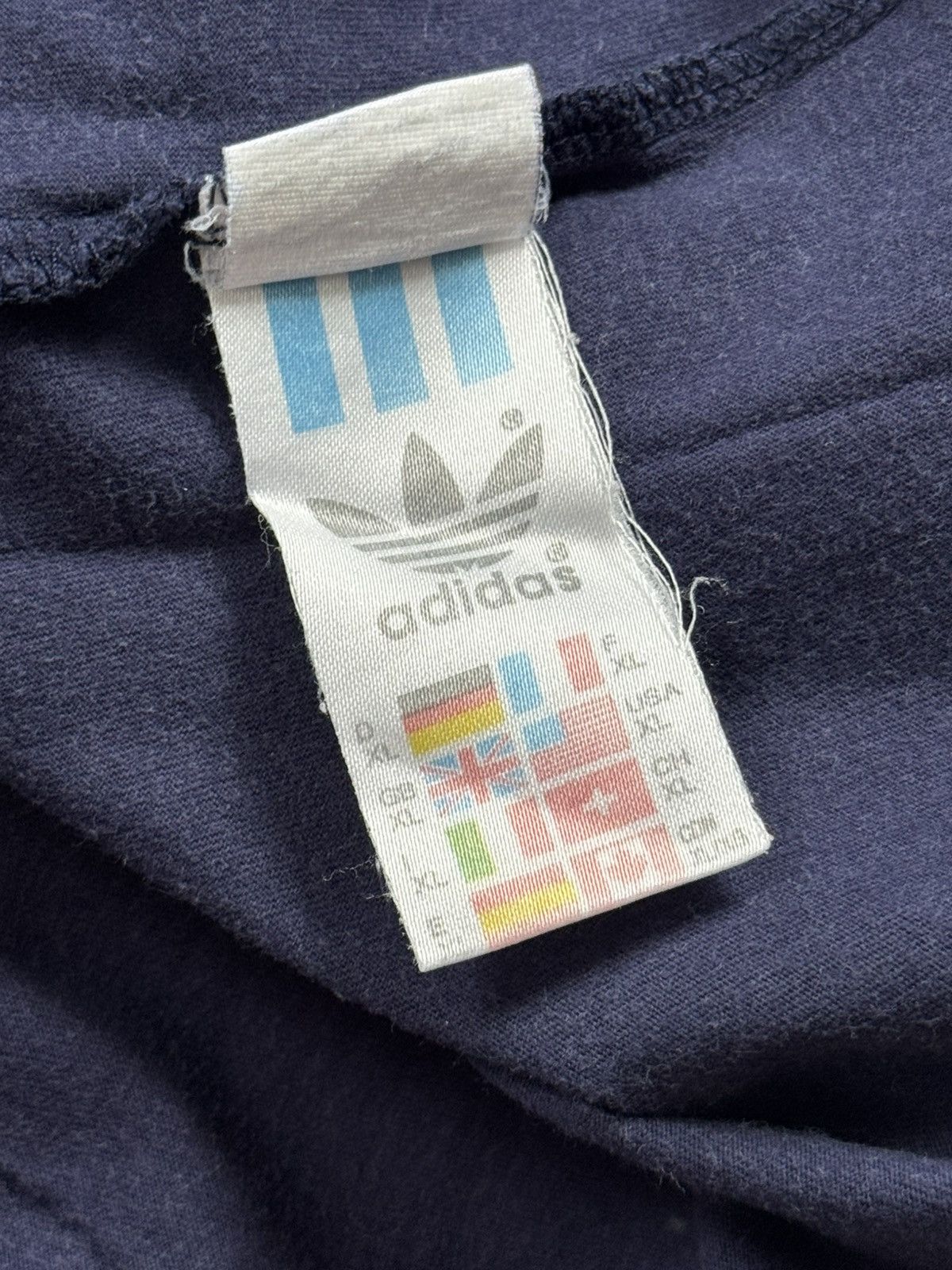 Adidas Adidas XL/size big logo retro vintage tee t-shirts 90s Size US XL / EU 56 / 4 - 9 Thumbnail