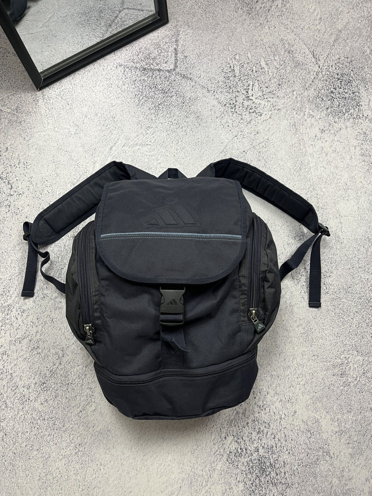 Adidas Vintage Adidas 00’s Y2K Logo Backpack Streetwear Hype Rare Size ONE SIZE - 1 Thumbnail