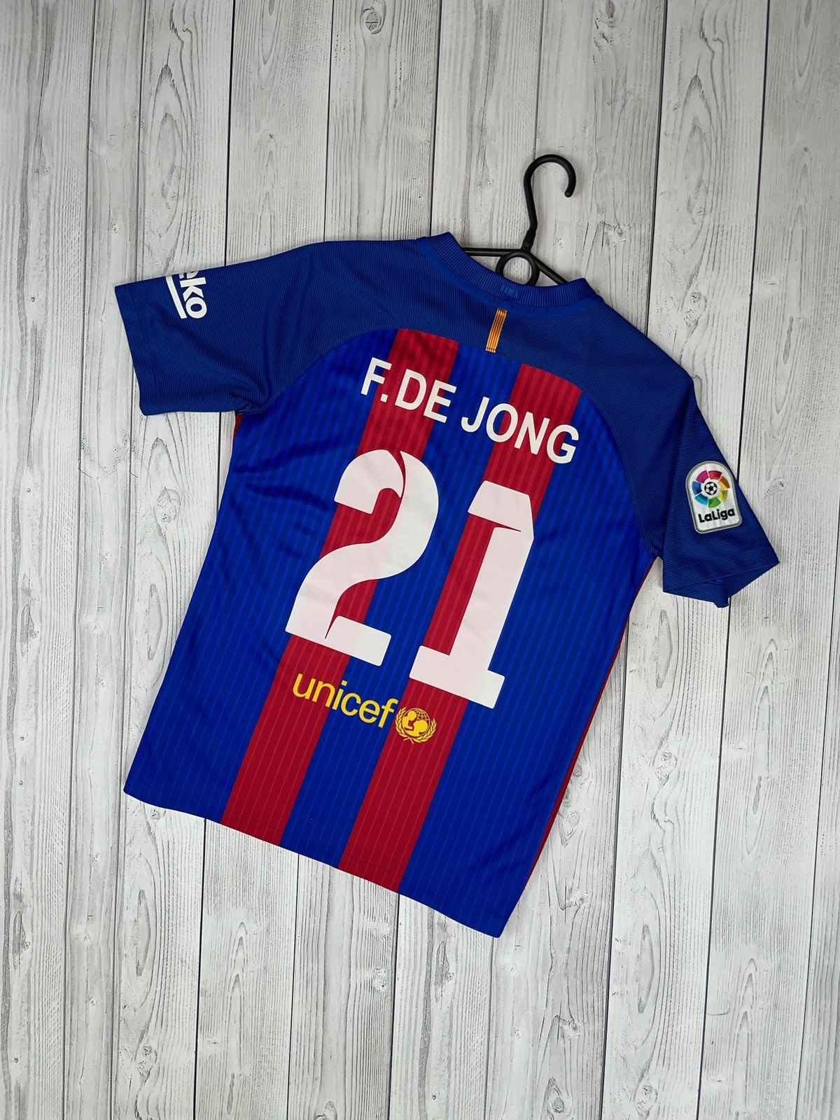 Nike Vintage nike Barcelona soccer jersey 21 De Jong rare size Xs Size US XS / EU 42 / 0 - 1 Thumbnail