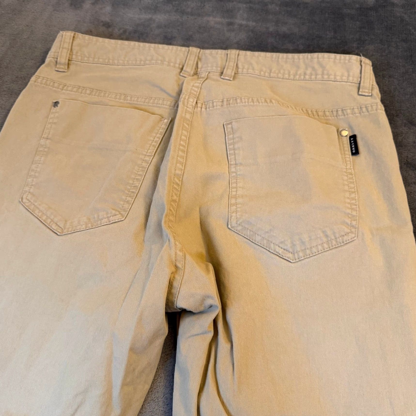Oakley Oakley Chino Pants Mens 32x30 Regular Fit Beige Cotton Blend 5-Pocket Stretch Casual Workwear Travel Distressed? (No) Size US 32 / EU 48 - 3 Thumbnail