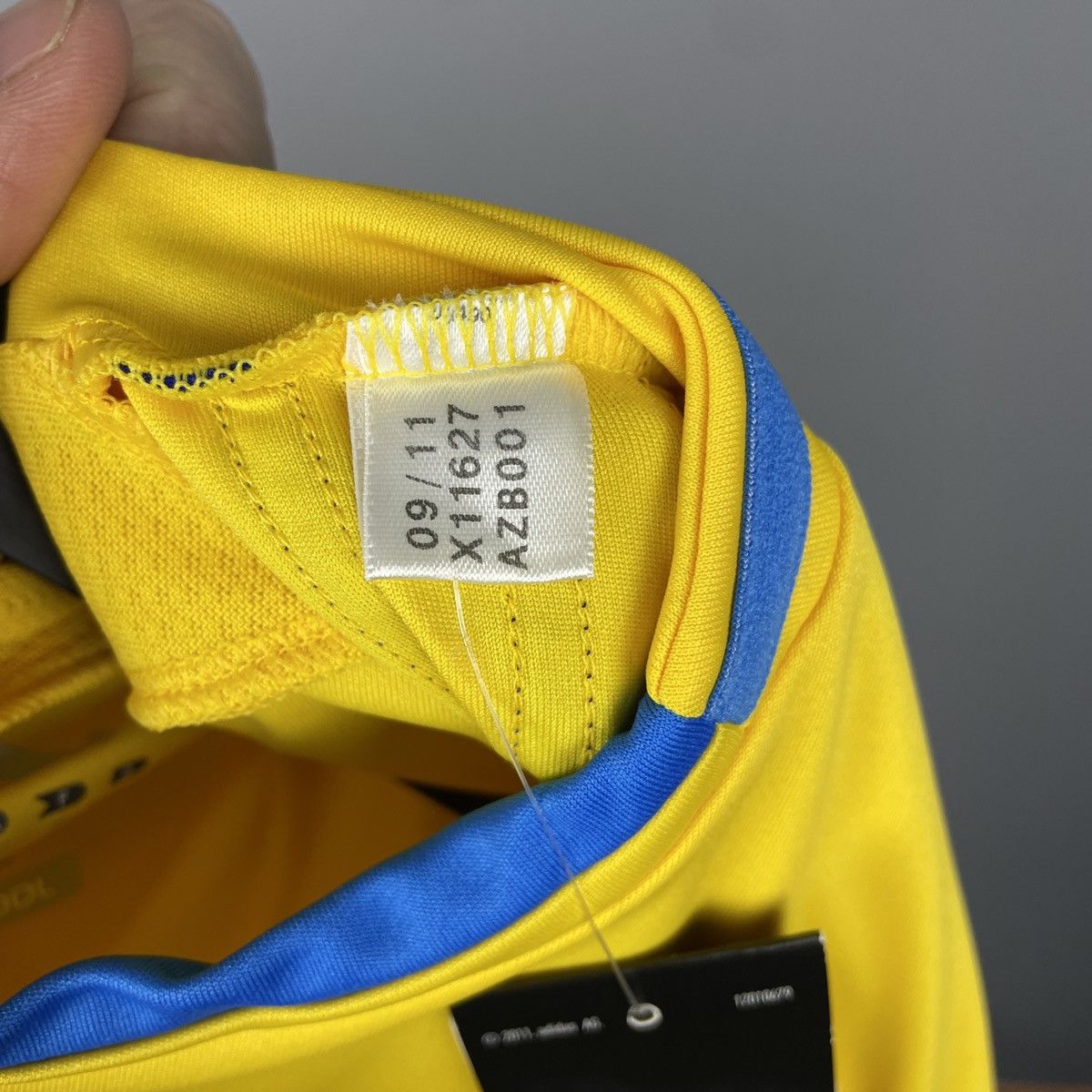 Adidas Ukraine National Team Home Genuine Jersey Shirt Euro 2012 M Size US M / EU 48-50 / 2 - 12 Thumbnail