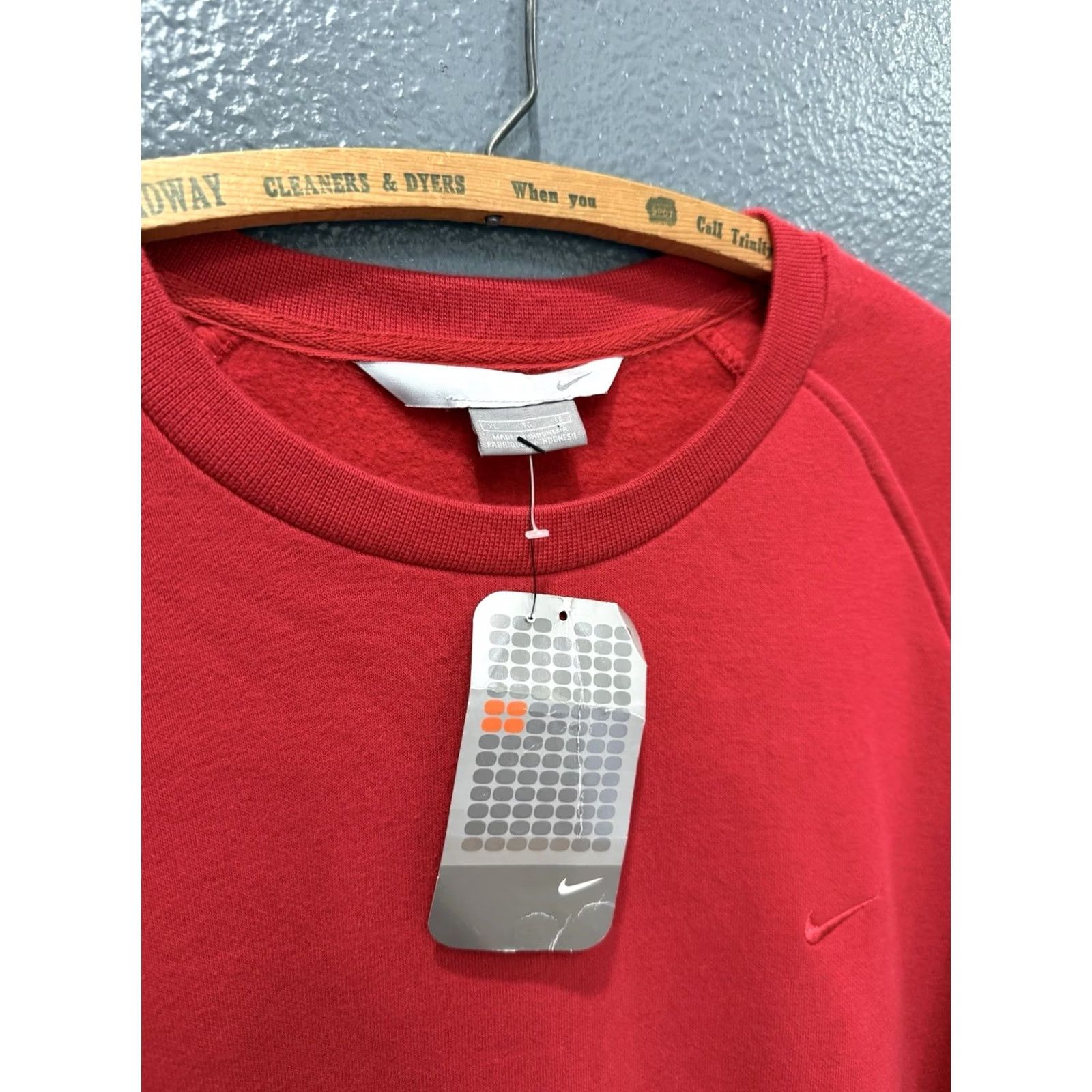 Nike VINTAGE? Brand New Nike Swoosh Tonal Cotton Sweatshirt Mens L Red Nike Shirt Size US L / EU 52-54 / 3 - 2 Thumbnail
