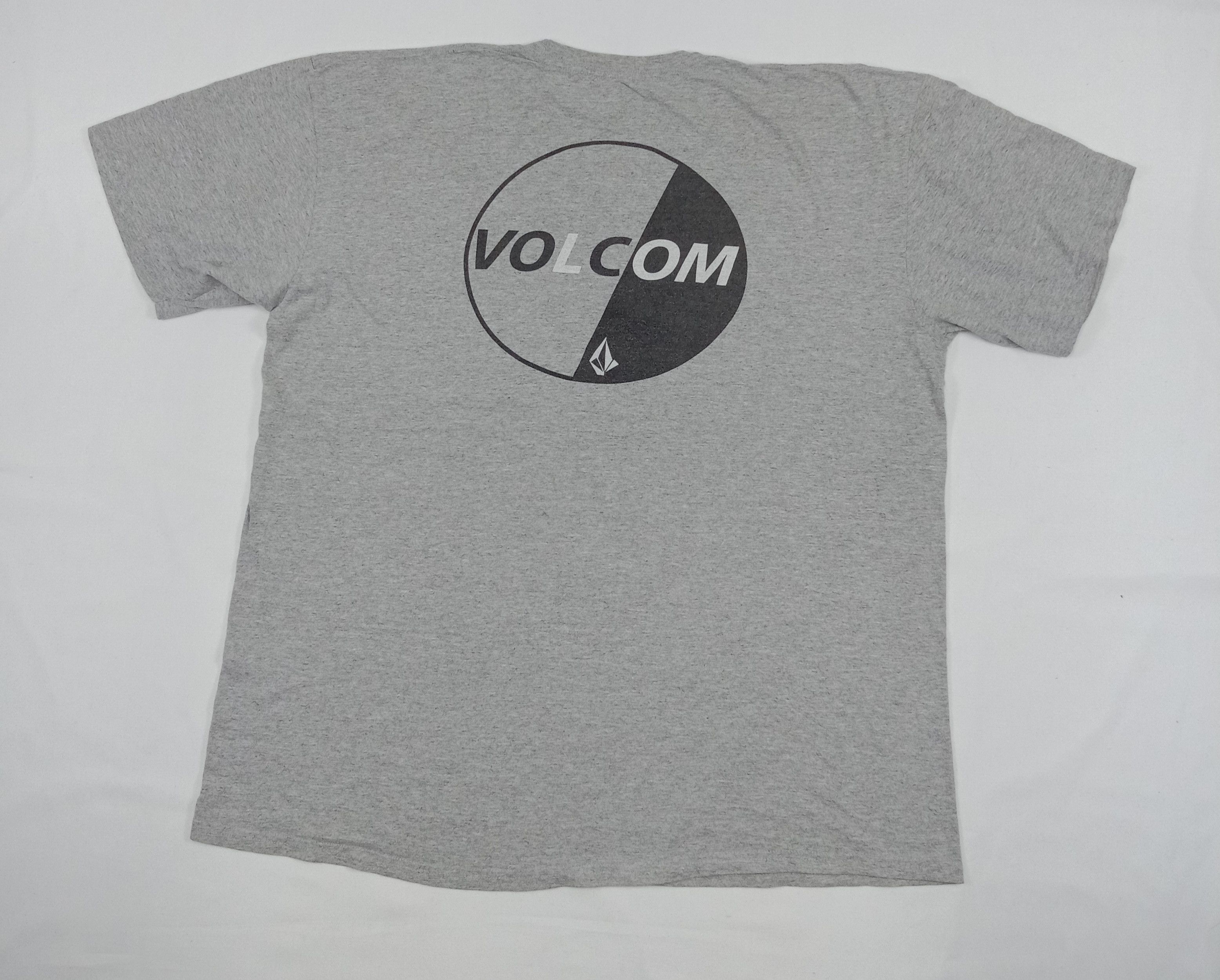 Volcom Vintage Volcom Big Logo T Shirt Size US XL / EU 56 / 4 - 1 Thumbnail