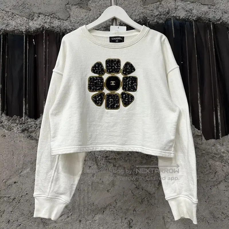 Chanel Chanel Cropped White Long Sleeve Sweatshirt . Size S / US 4 / IT 40 - 1 Thumbnail
