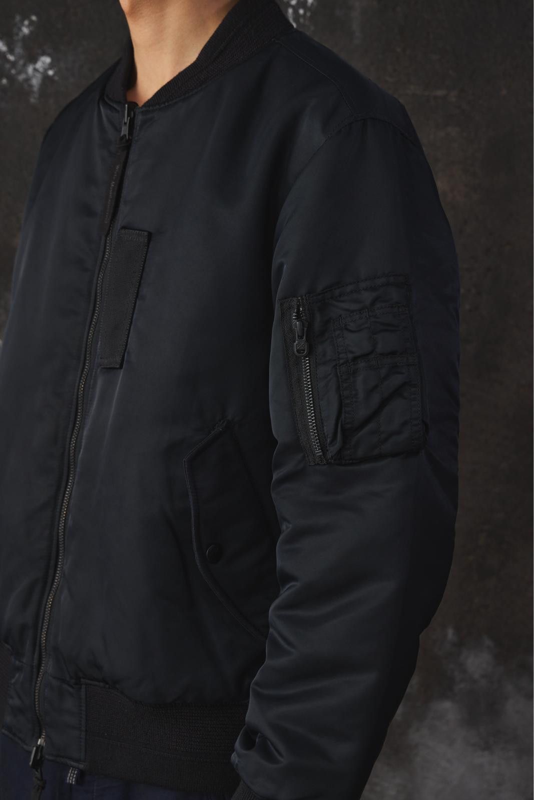 White Mountaineering white Mountaineering × FIELD CAMO PRINTED REVERSIBLE MA-1 Size US S / EU 44-46 / 1 - 5 Thumbnail
