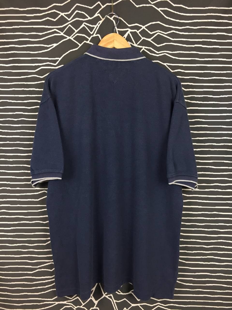 Tommy Hilfiger × Vintage Tommy Hilfiger Crest Logo Casual Polo Tee Size US L / EU 52-54 / 3 - 4 Thumbnail