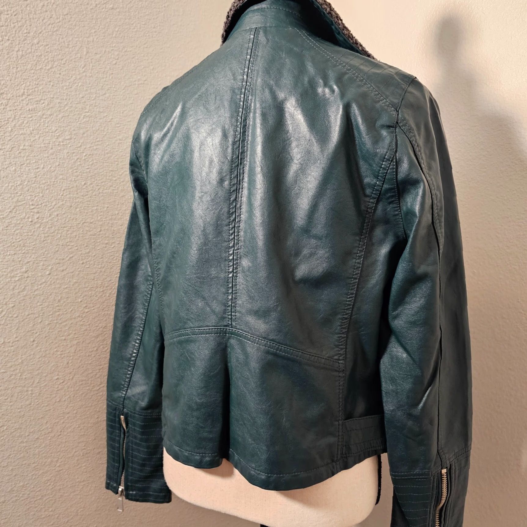 Vintage Jolt Women's Vegan Leather Jacket Green Size L Faux Fur Zipper Accents Jacket Size L / US 10 / IT 46 - 7 Thumbnail