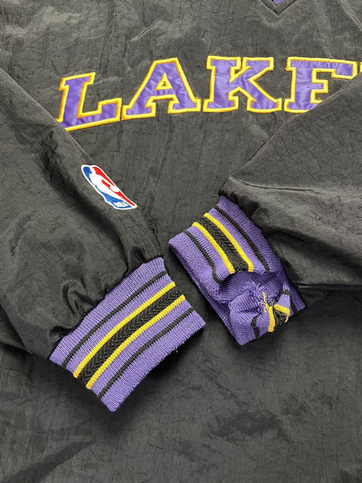 NBA VTG Lakers NBA Champion Windbreaker 90s Size US L / EU 52-54 / 3 - 4 Thumbnail