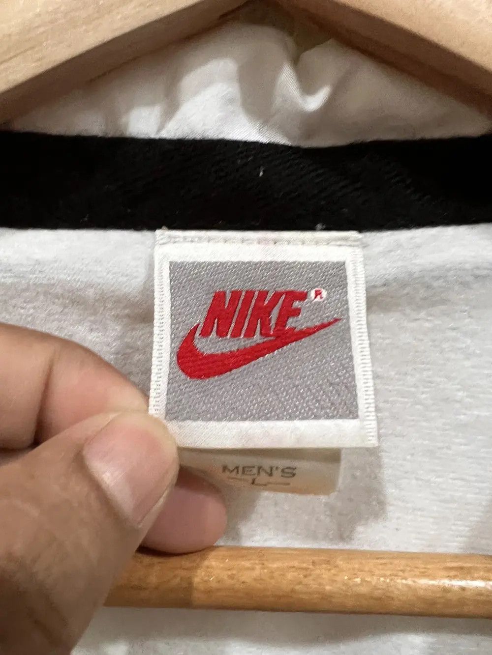 Nike Vintage Nike Swoosh Small Logo Jacket Size US L / EU 52-54 / 3 - 7 Thumbnail