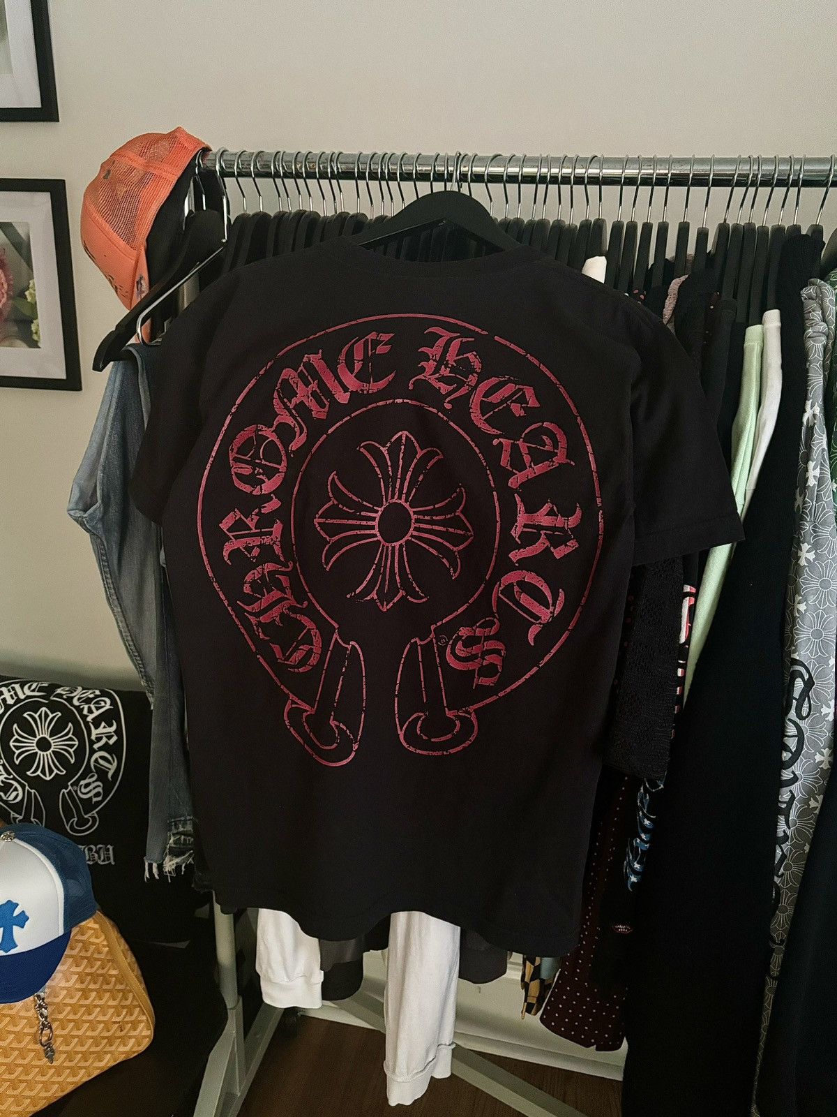 image of Chrome Hearts Og 90's - Huge Red Horseshoe Tee in Black, Men's (Size Medium)