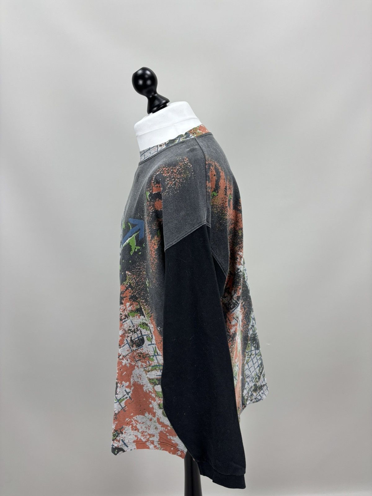 Mens vintage sweatshirt Reebok Size XL Color Multicolor