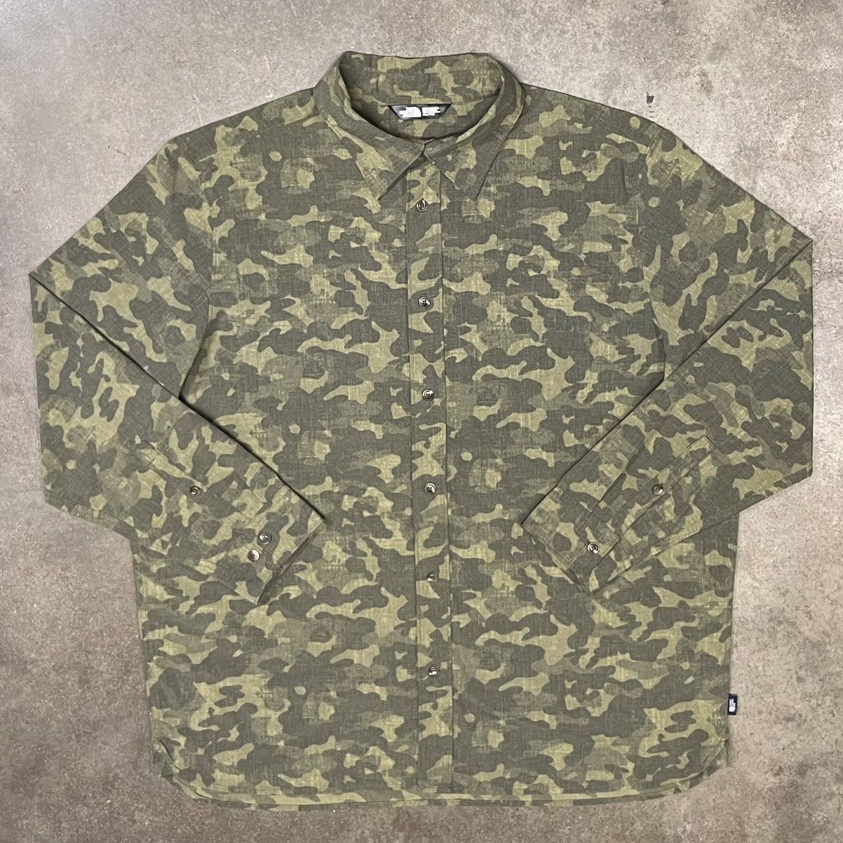 The North Face The North Face Camo Button Up Long Sleeve Shirt Size US XXL / EU 58 / 5 - 1 Thumbnail