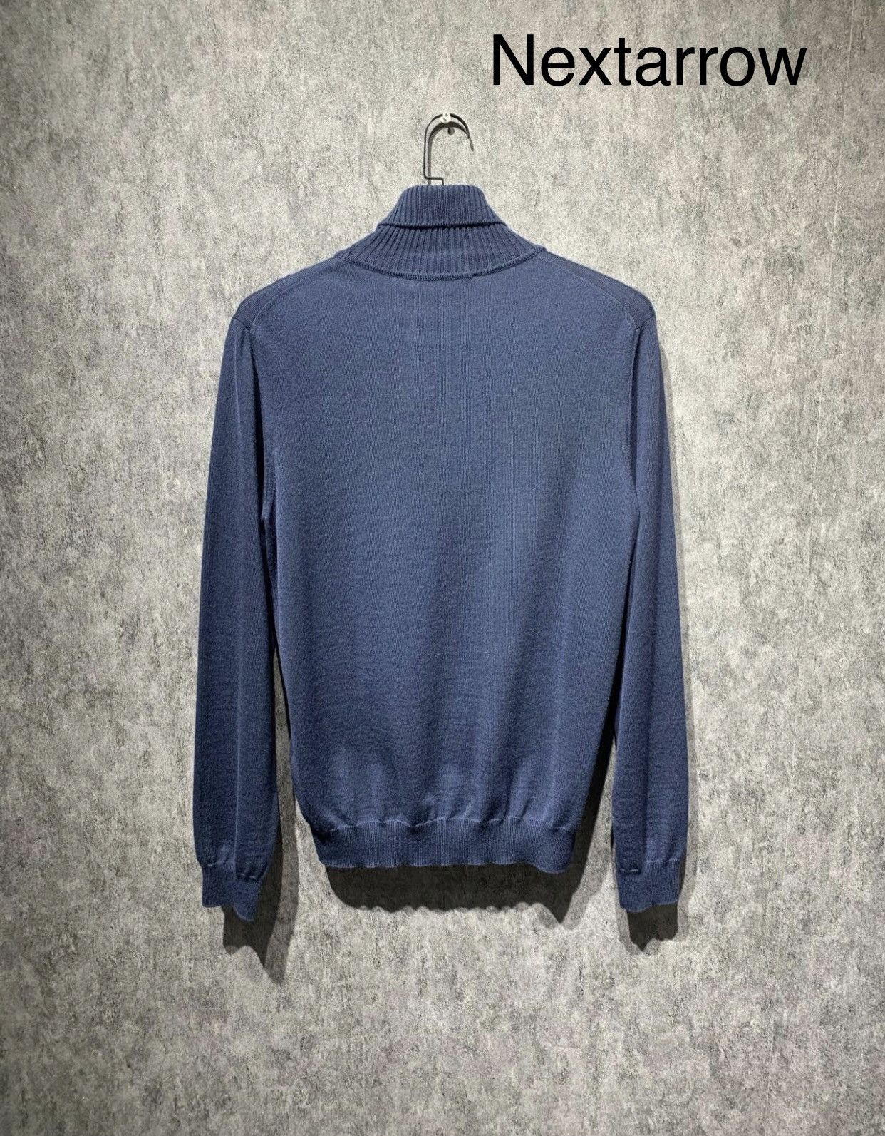 Louis Vuitton LOUIS VUITTON Deep blue heart-shaped neck knitted sweater Size US L / EU 52-54 / 3 - 2 Thumbnail