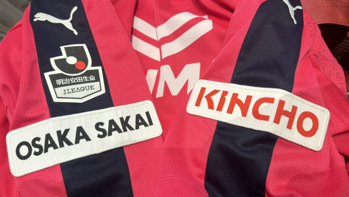 Puma Osaka cerezo 2015 home shirt #10 Forlan (bnwt) Size US L / EU 52-54 / 3 - 6 Thumbnail