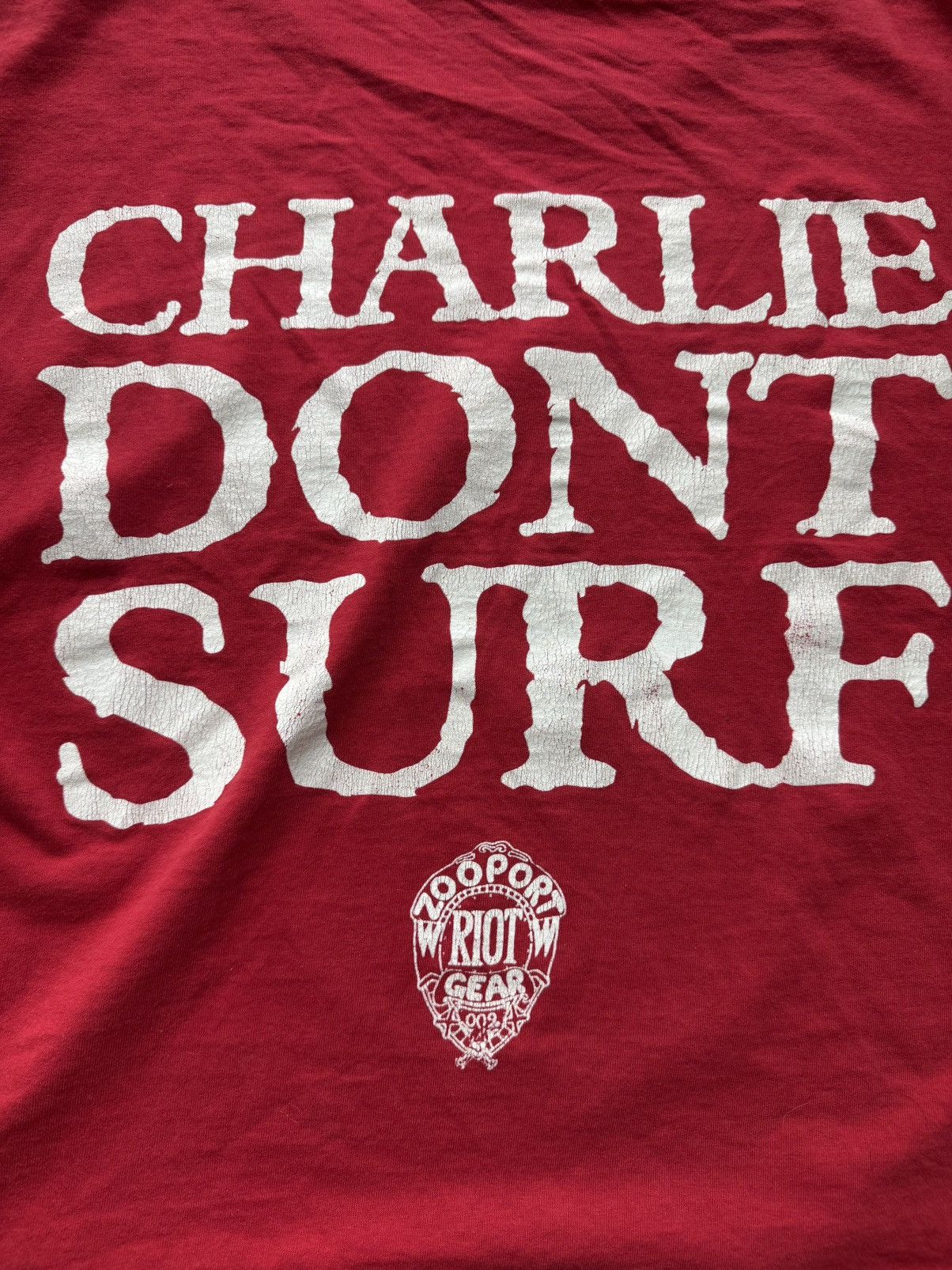 Vintage Vintage 1991 Zooport Riot Gear “Charlie Don’t Surf” Tee Size US L / EU 52-54 / 3 - 6 Thumbnail