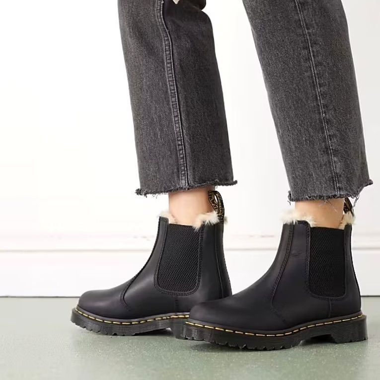 Dr. Martens Dr. Martens 2976 Leonore Black Leather Fur Lined Chelsea Boots Women's 41 2976 Leather Boots Chelsea Lined Fur Winter Casual 90s Retro Mens Womens Size US 11 / IT 41 - 2 Thumbnail