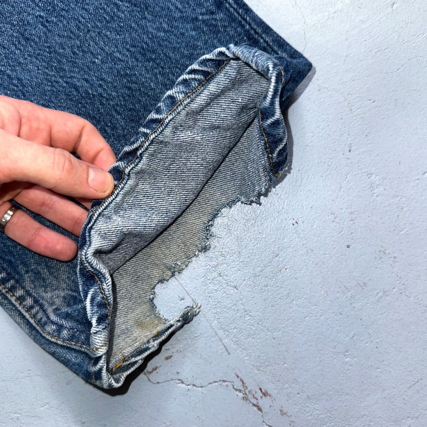 Levi's VINTAGE Levi's 501 Jeans Straight Men Blue 90s USA 40x30 Regular 30 Inseam Classic Mid Rise 10-12 Comfort Button Closure Denim Cotton Size US 40 / EU 56 - 4 Thumbnail
