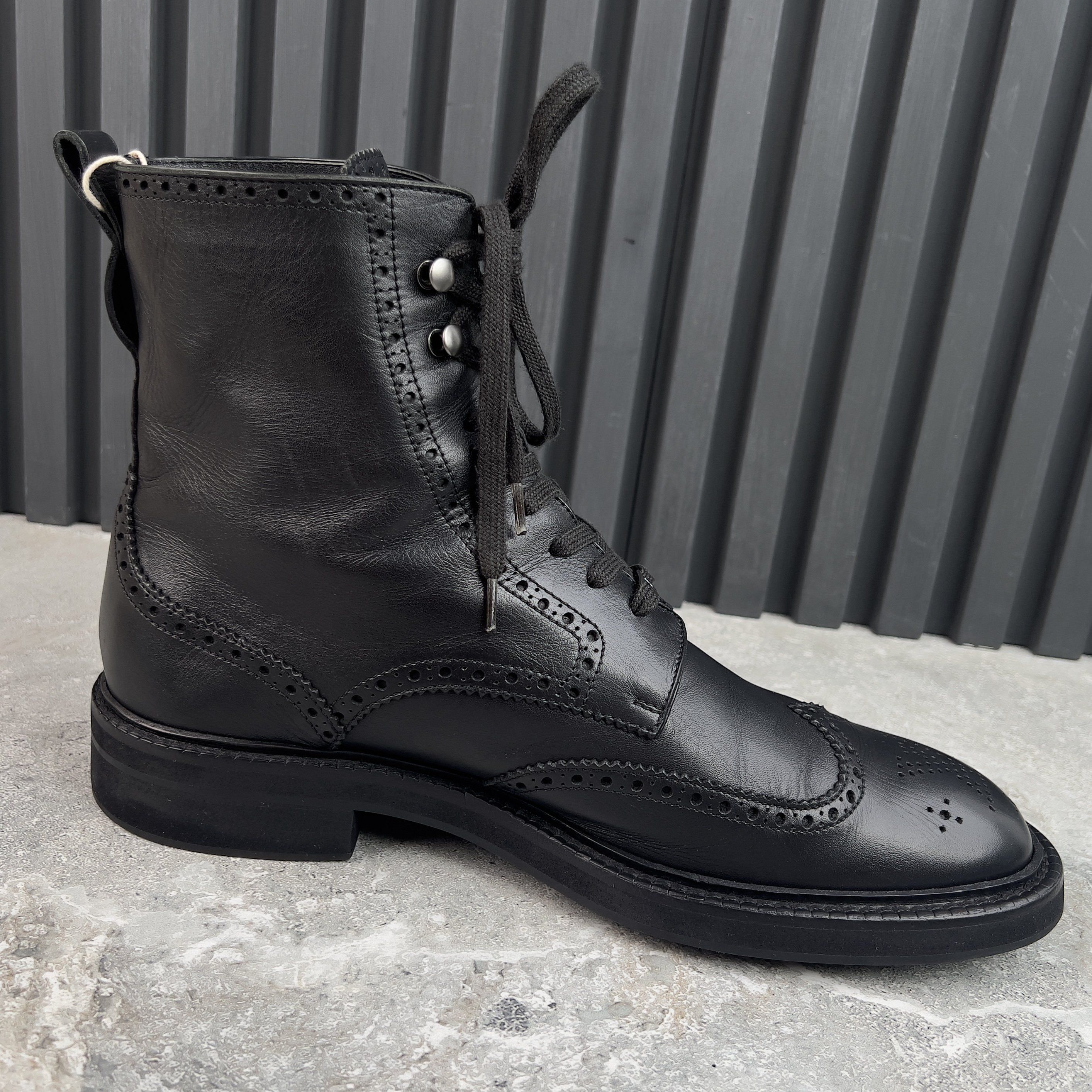 Louis Vuitton Combat Boots LV Medallion Wingtip Perforated Black Leather Size US 10.5 / EU 43-44 - 6 Thumbnail
