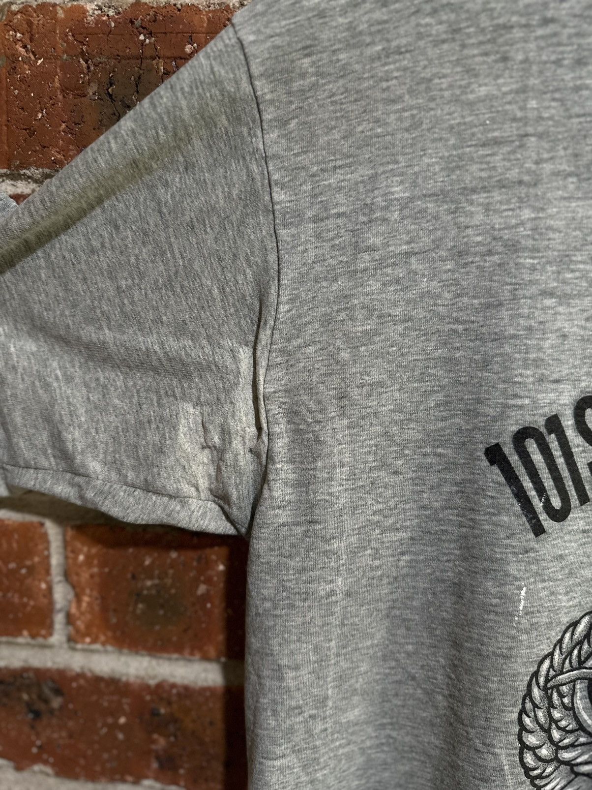 Fruit Of The Loom × Vintage Vintage 90s 101st Airborne Division Faded Tee Size US L / EU 52-54 / 3 - 8 Thumbnail